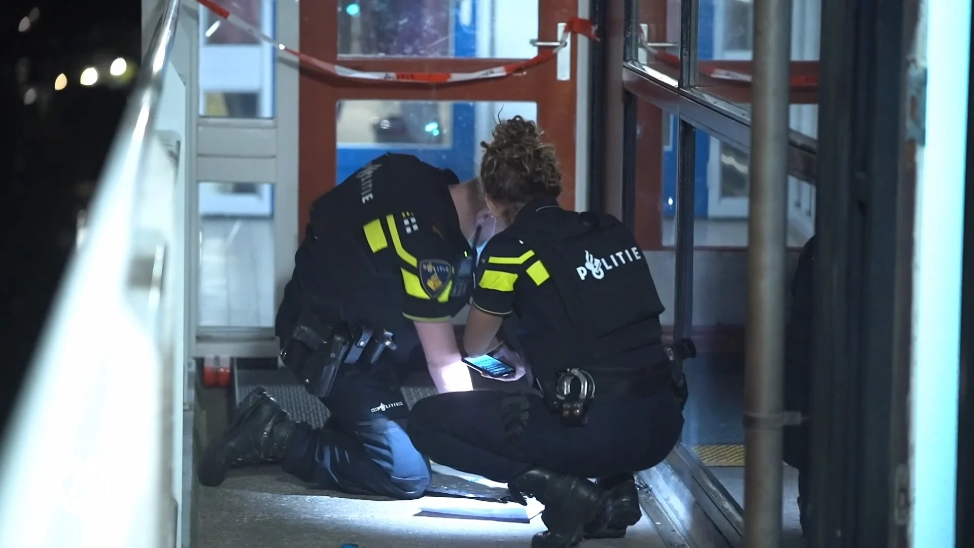 Explosie bij woning waar vrouw en baby aanwezig zijn in Rotterdam