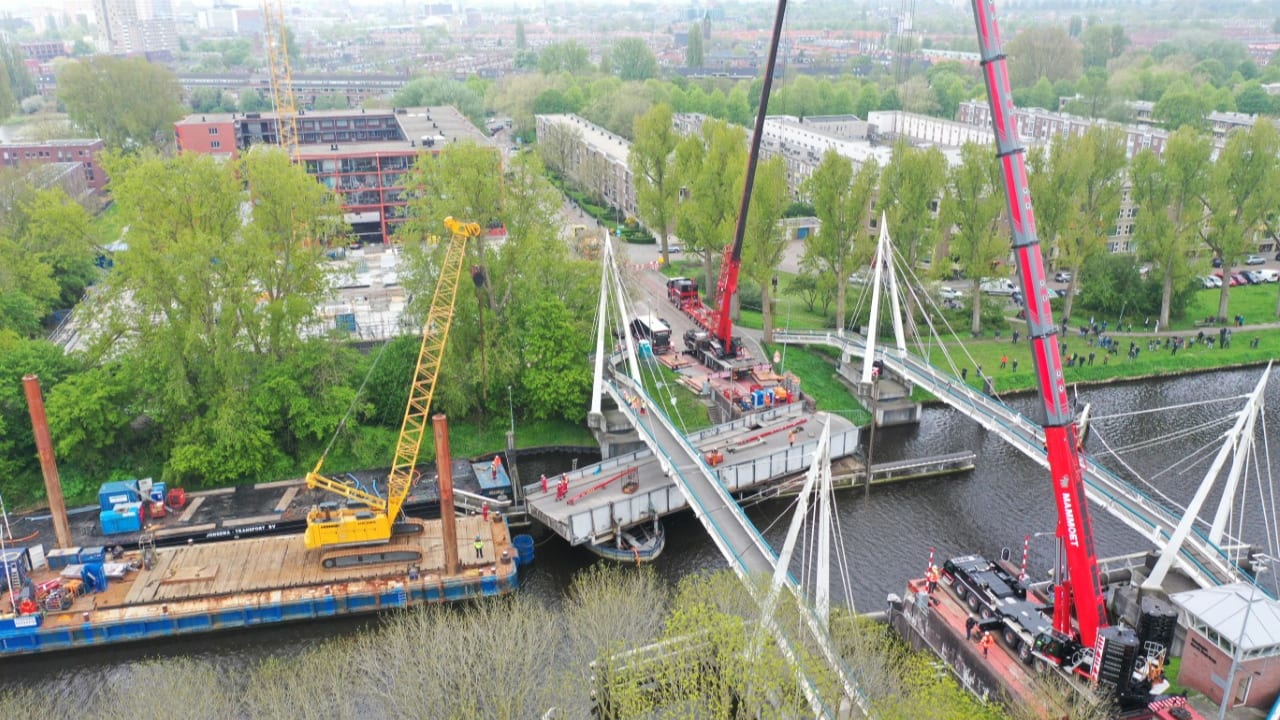 Gerrit Krolbrug in Groningen weer open voor scheepvaart en voetgangers
