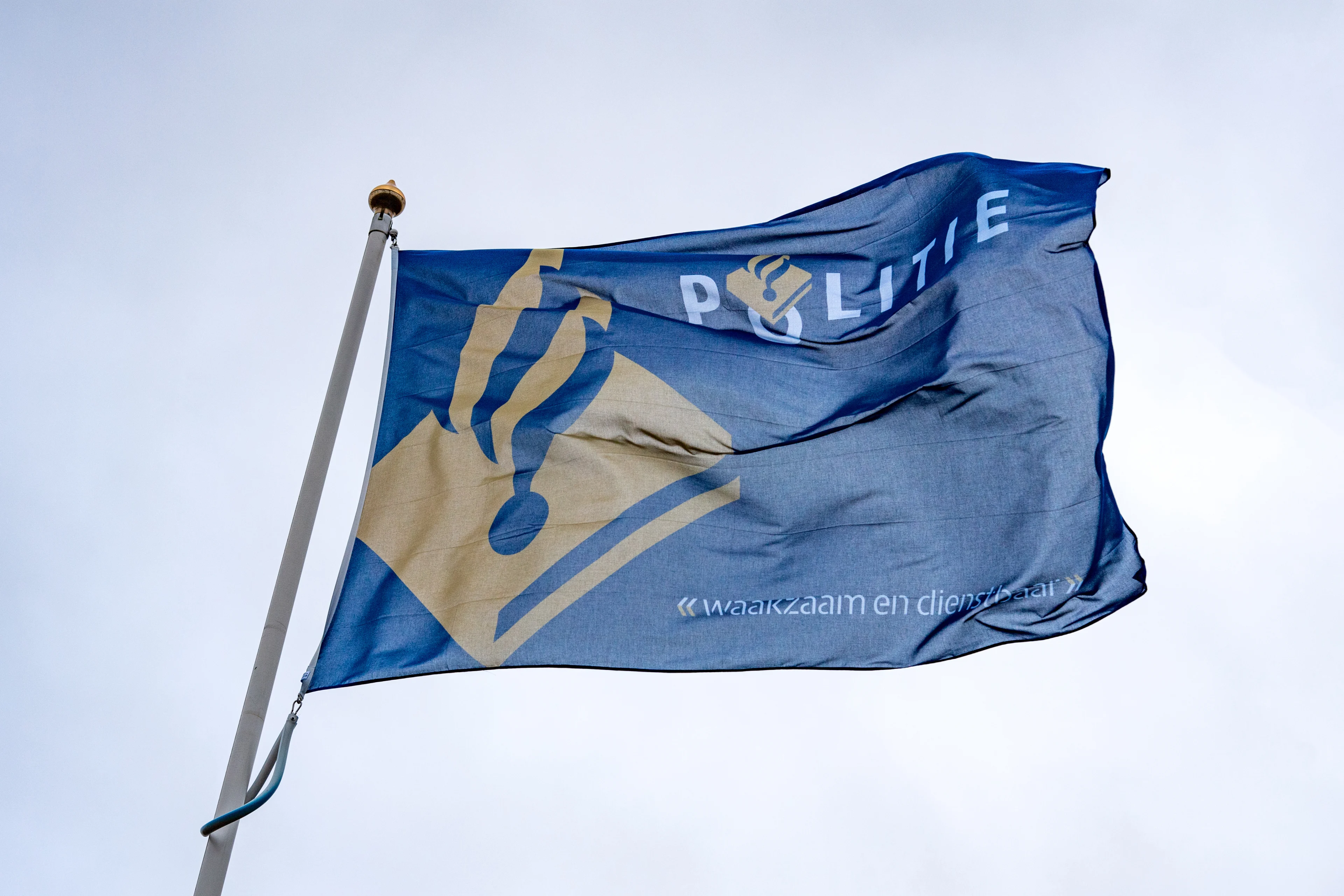 Gewonde bij schietpartij politiebureau Den Bosch, agenten lossen schoten