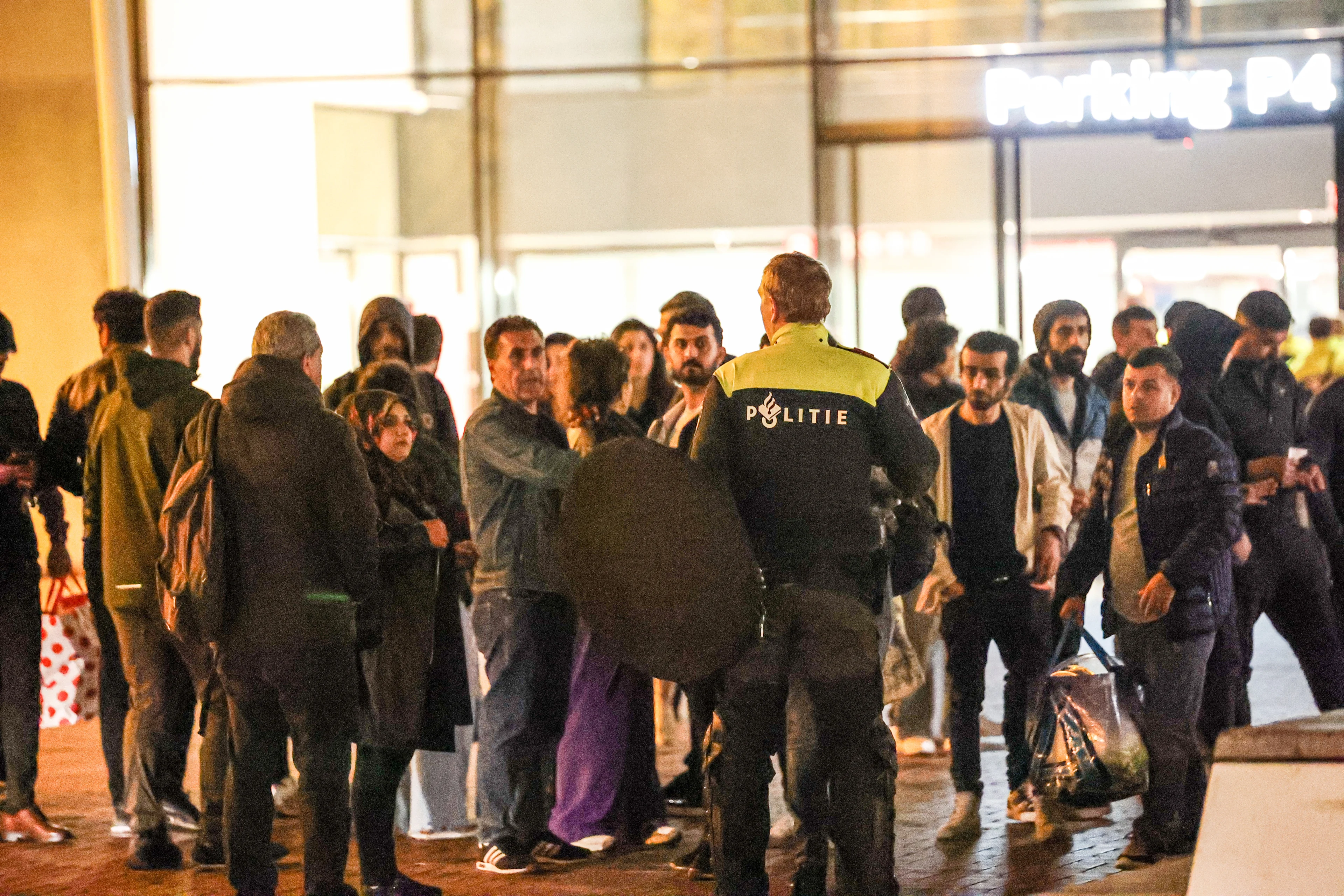 Grote vechtpartij bij Amsterdamse stemlocatie voor Turkse verkiezingen