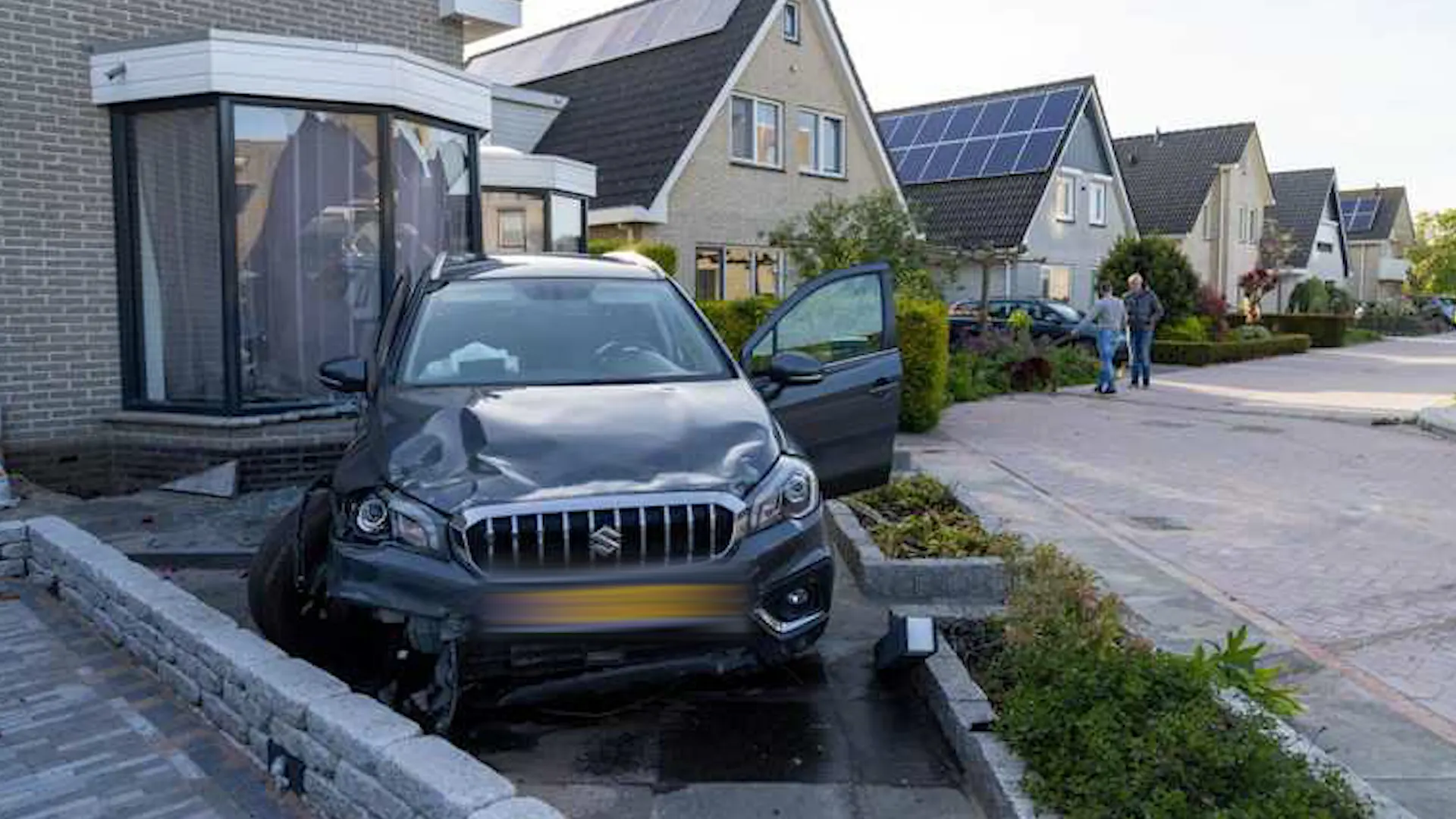 Oudere man richt ravage aan in Zaandam na verliezen macht over het stuur