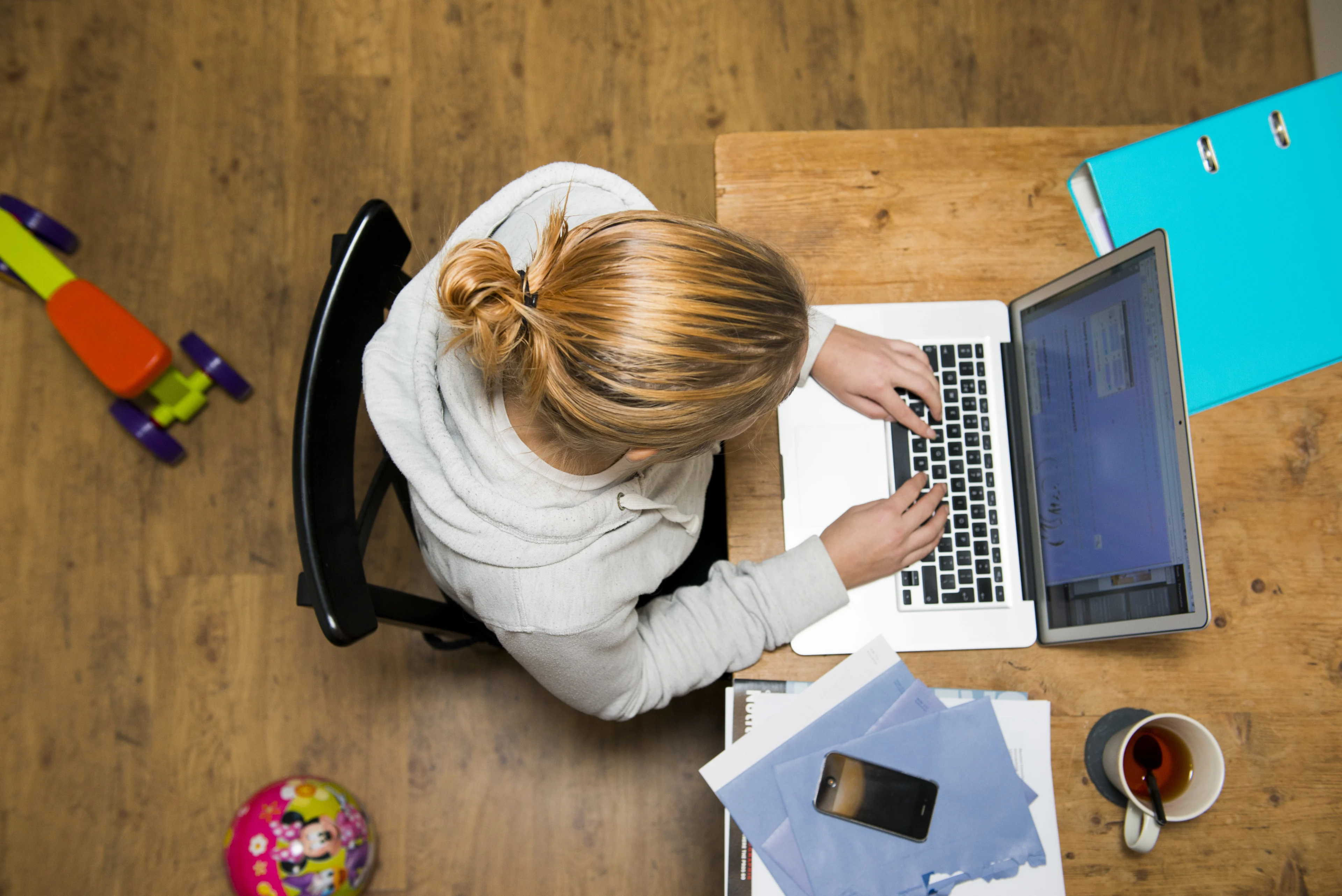 Leerlingen ISW Hoogeland zien huiselijk geweld tegen docente tijdens online les