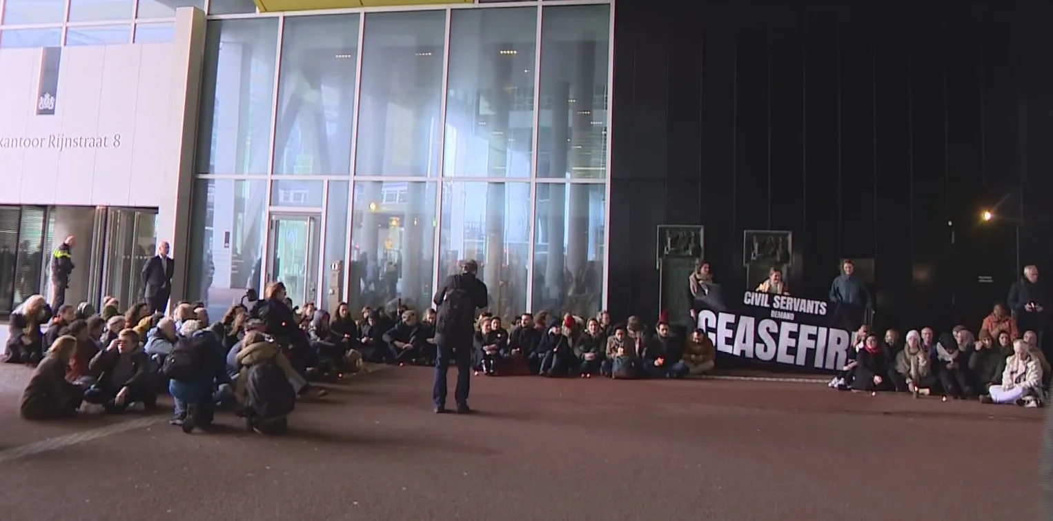 Ambtenaren demonstreren tegen positie in oorlog Gaza: 'Hier valt geen gesprek over te voeren'