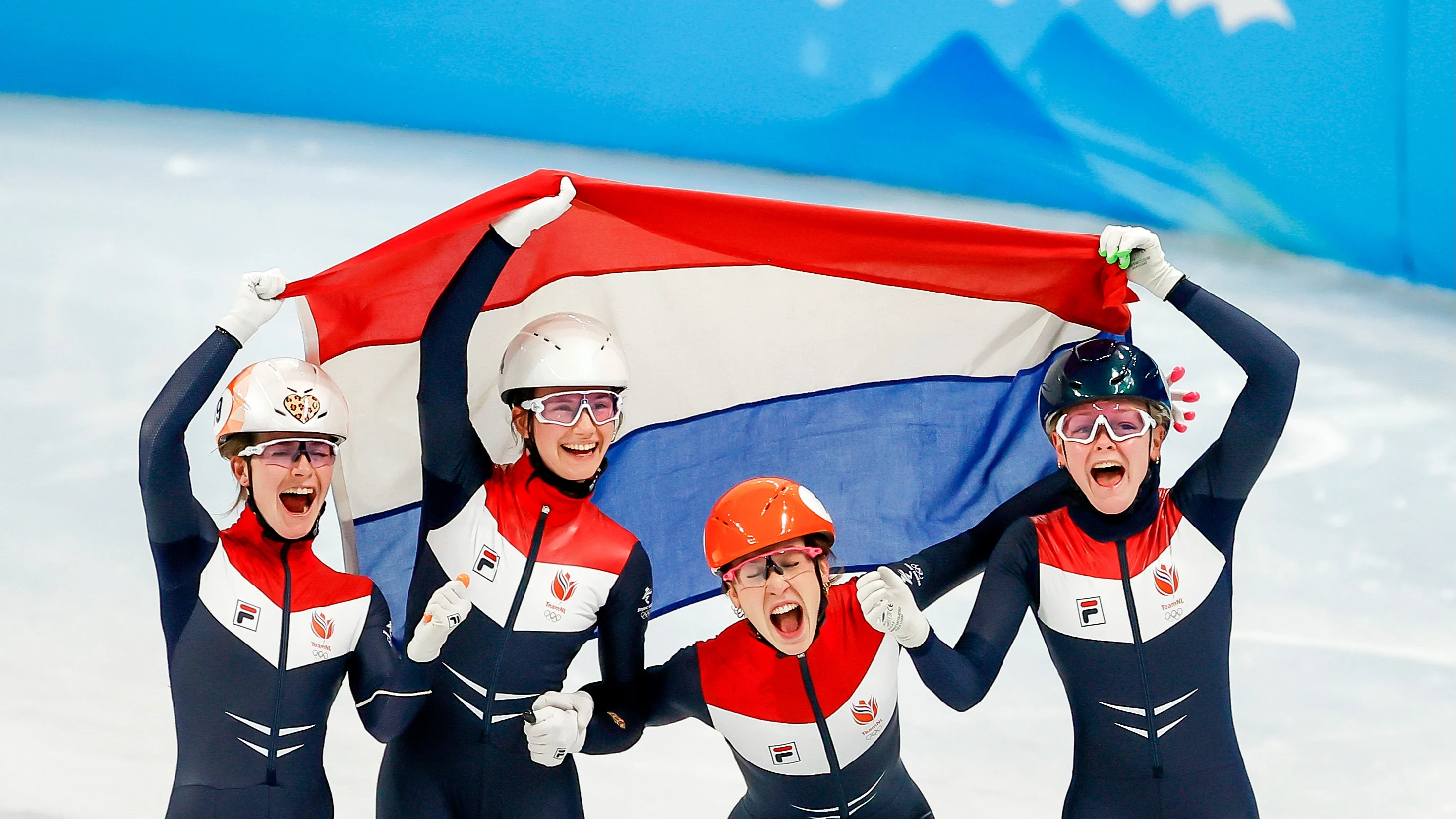 Wat een race! Shorttracksters winnen olympisch goud op aflossing
