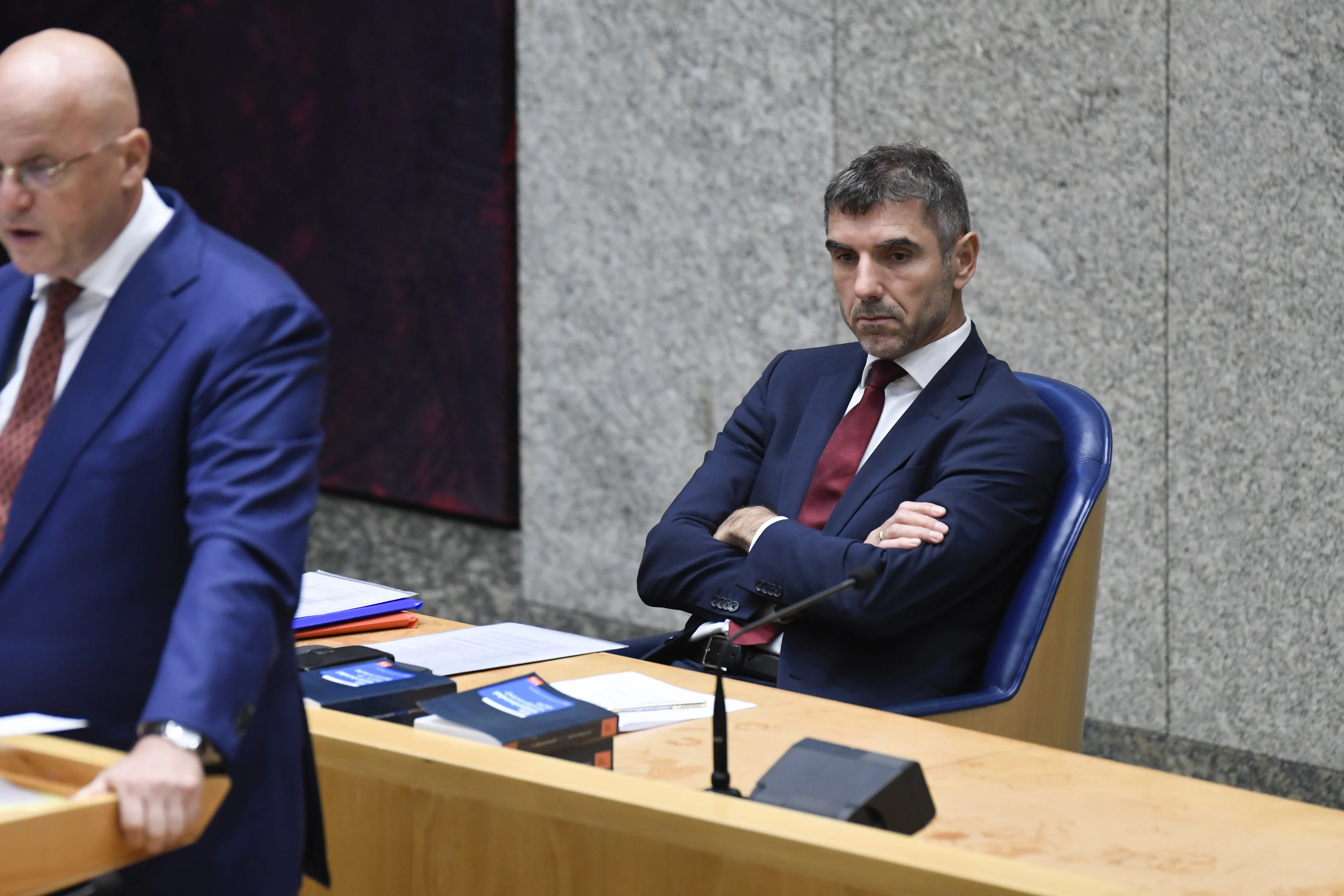 GGZ-activist Charlotte Bouwman geeft staatssecretaris Blokhuis aan voor psychische hulp