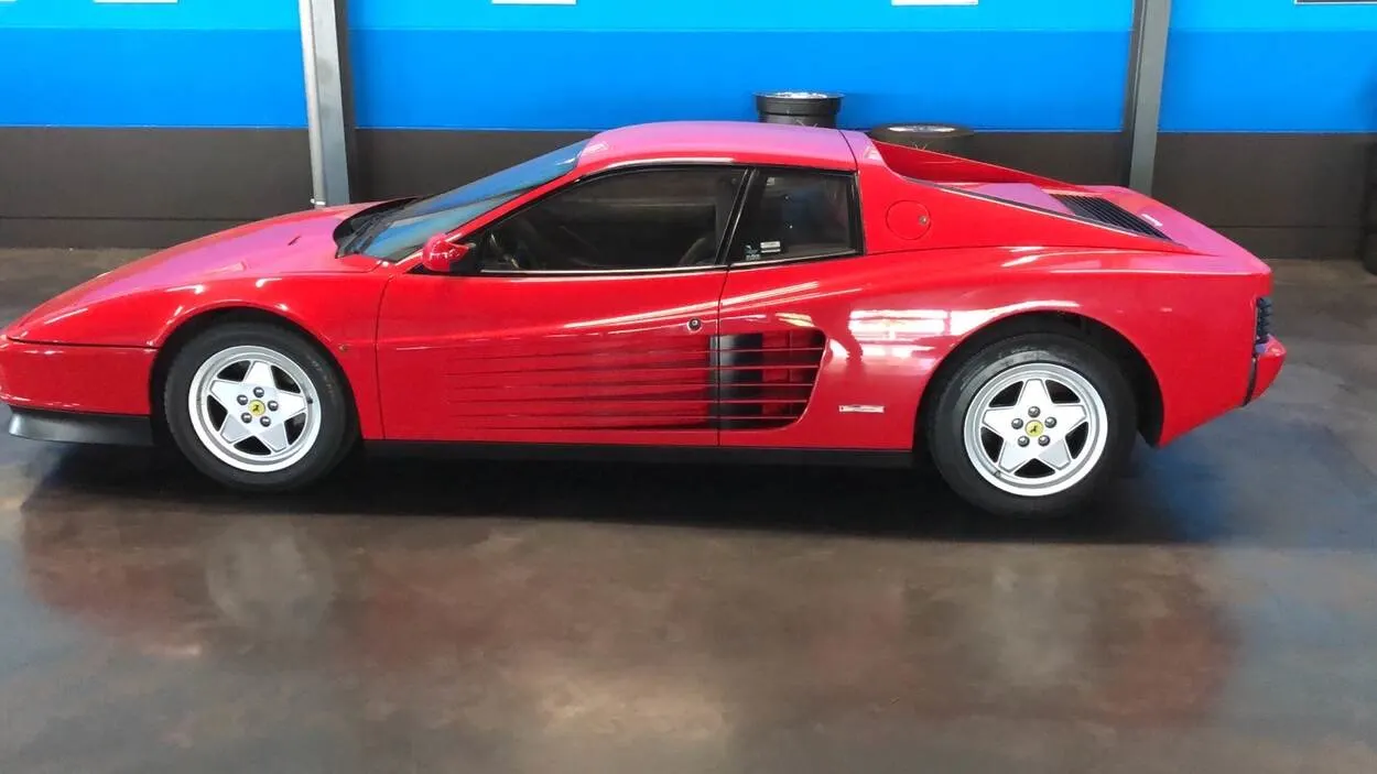 Inval bij Limburgs metaalrecyclingsbedrijf: voor miljoenen aan goud, cash en dure auto's gevonden