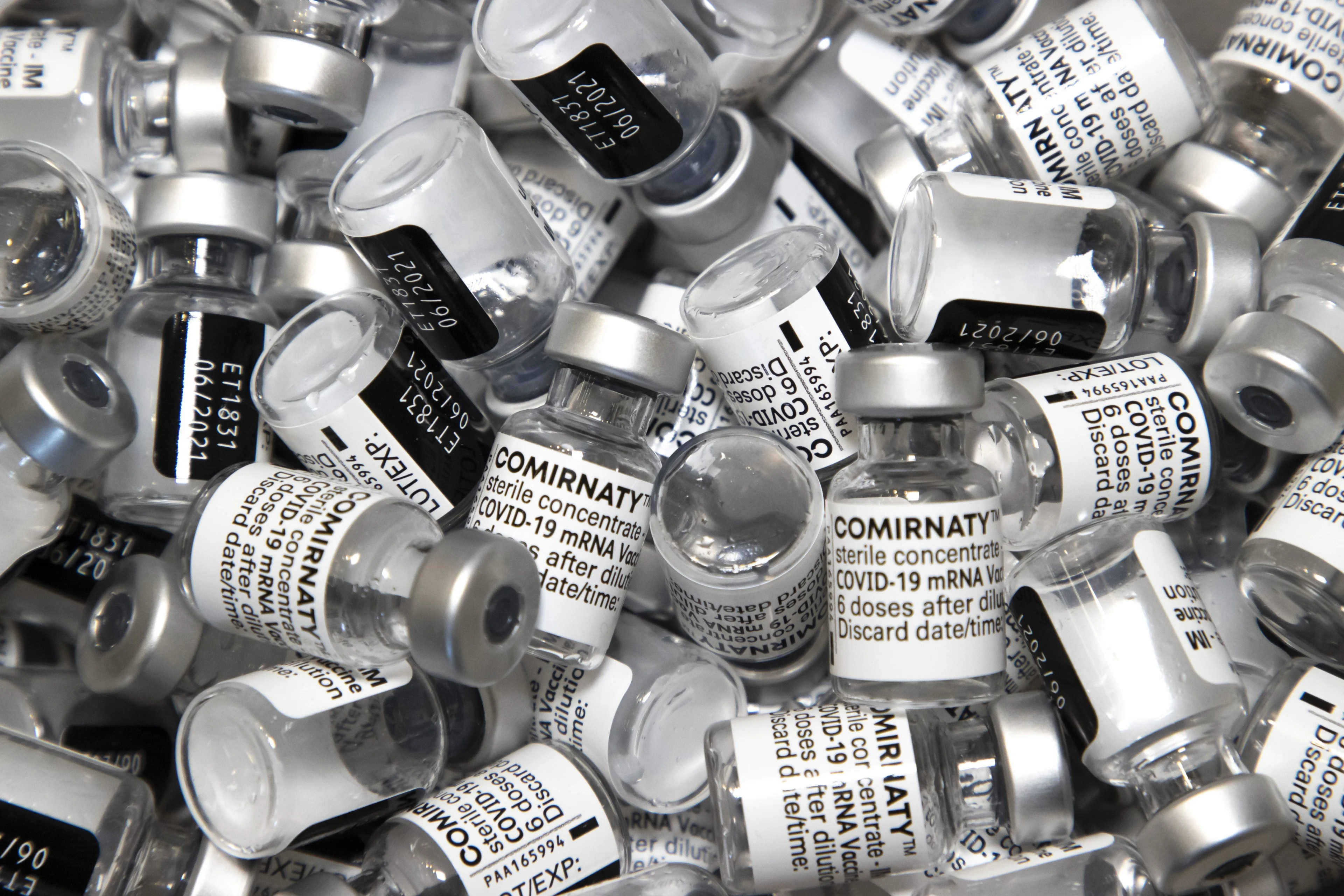 'Nederland stuurt 700.000 coronavaccins naar Suriname'