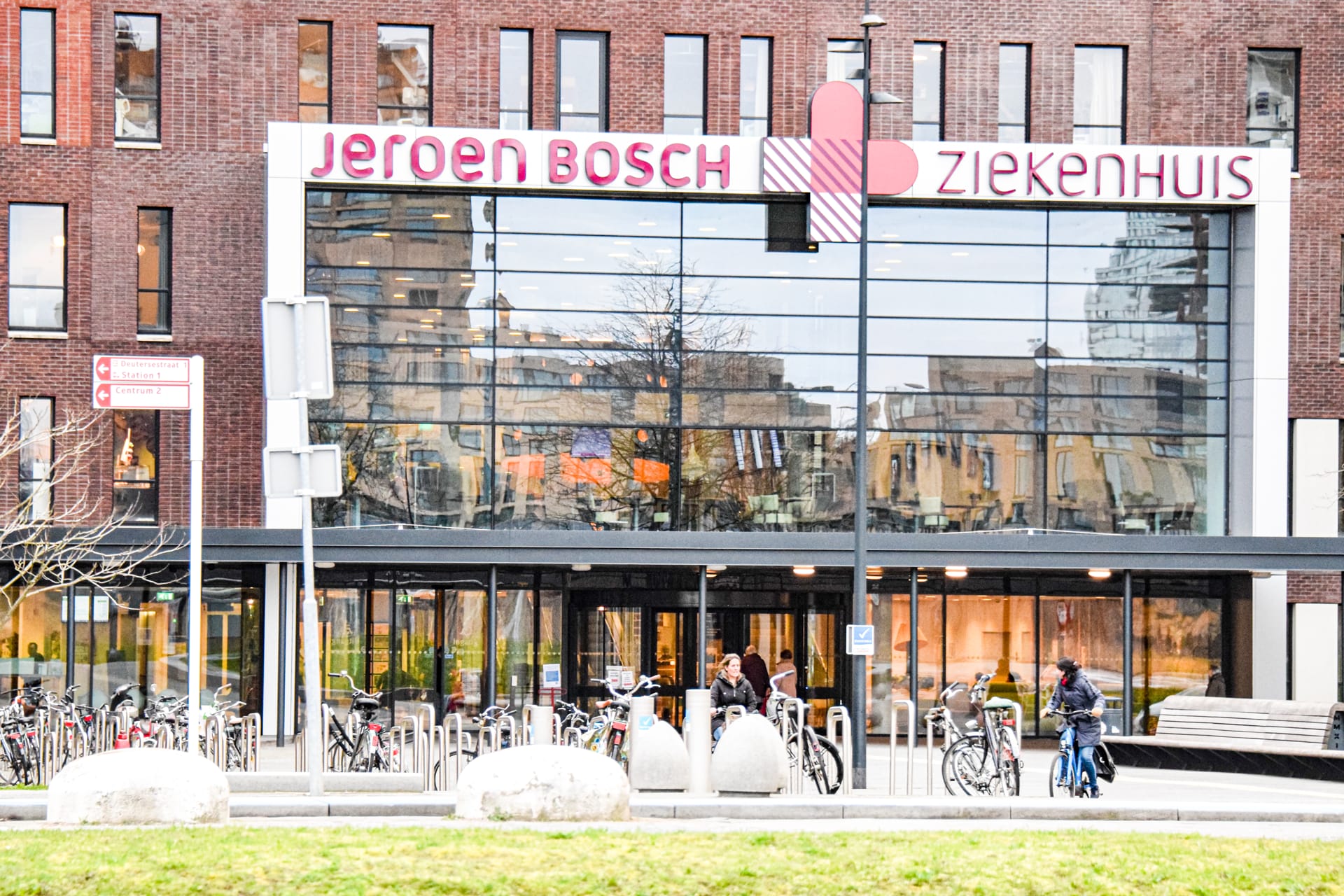 Nepverpleegkundige hielp patiënten tijdens coronapiek in Jeroen Bosch Ziekenhuis