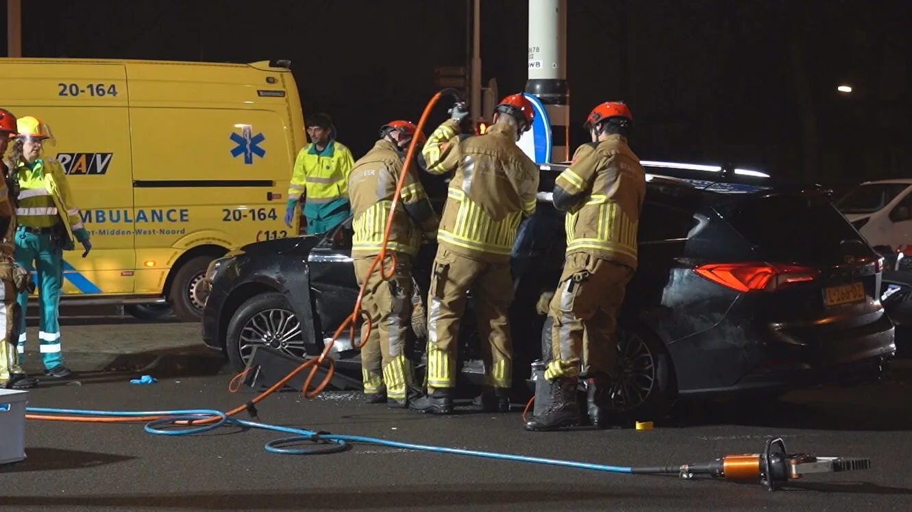 Gewonden bij heftige botsing in Breda: slachtoffer uit voertuig geknipt