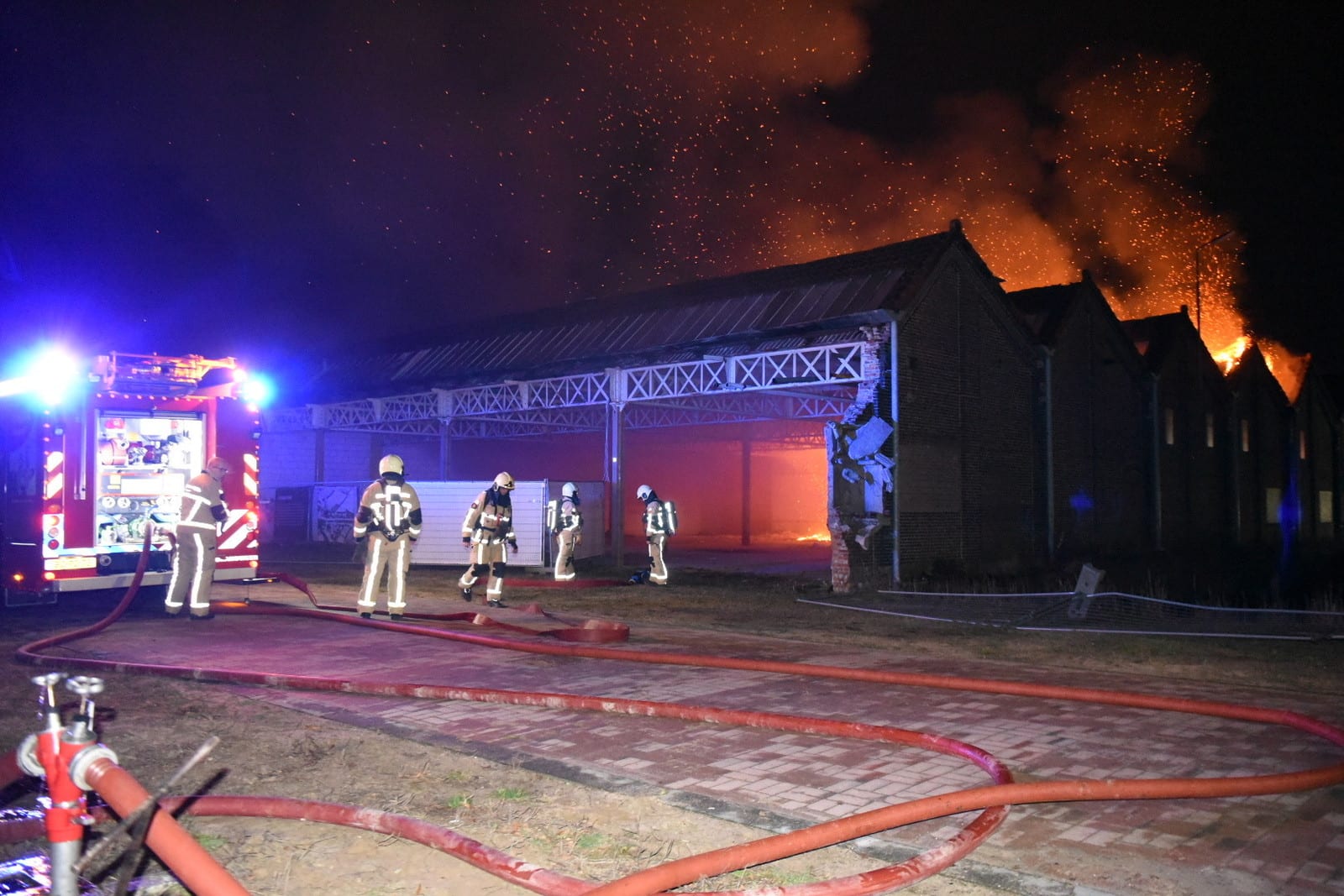 Grote brand in oude textielfabriek Almelo
