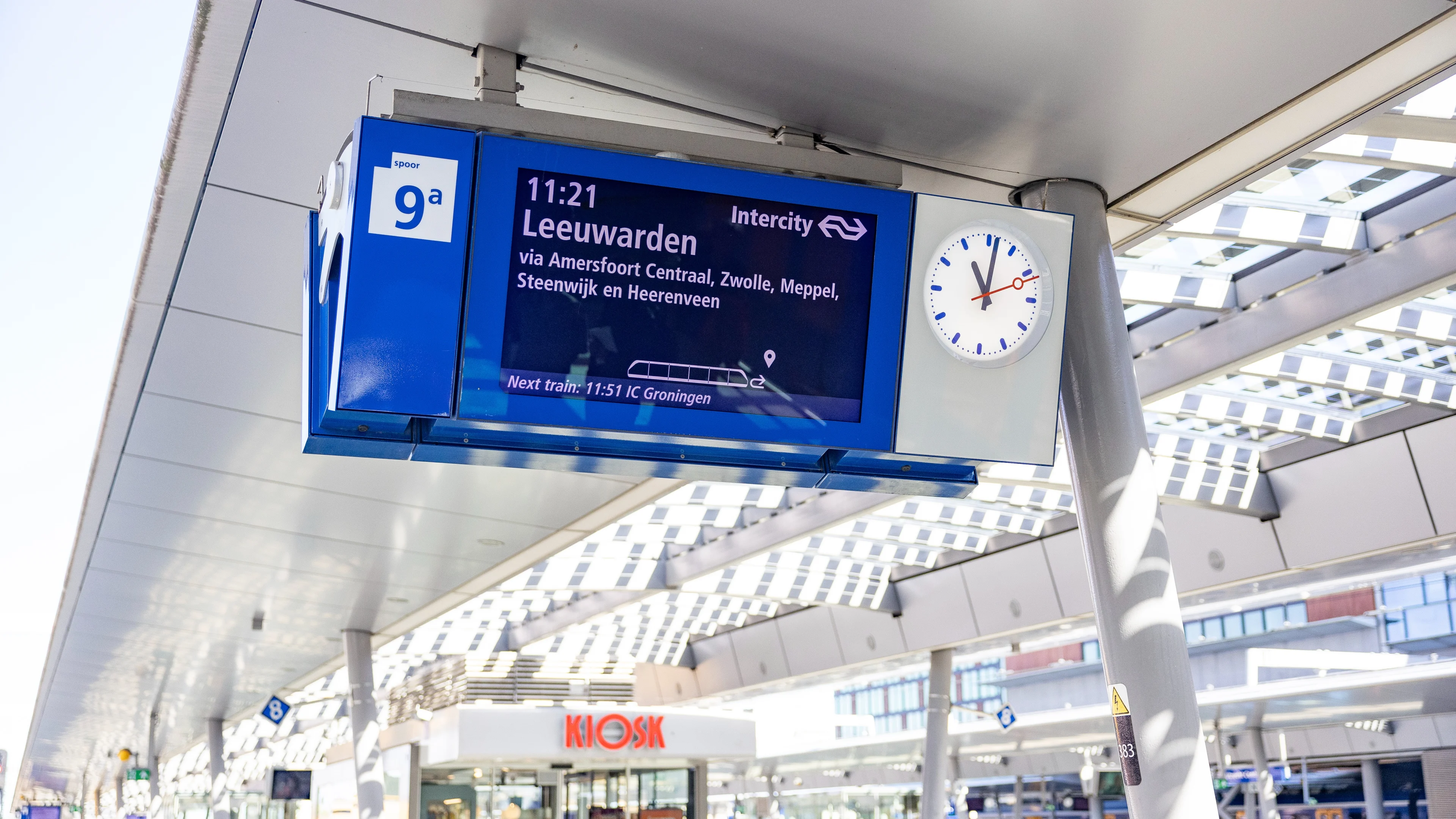 NS zet informatieborden op zwart: 'Bespaart een hoop energie'