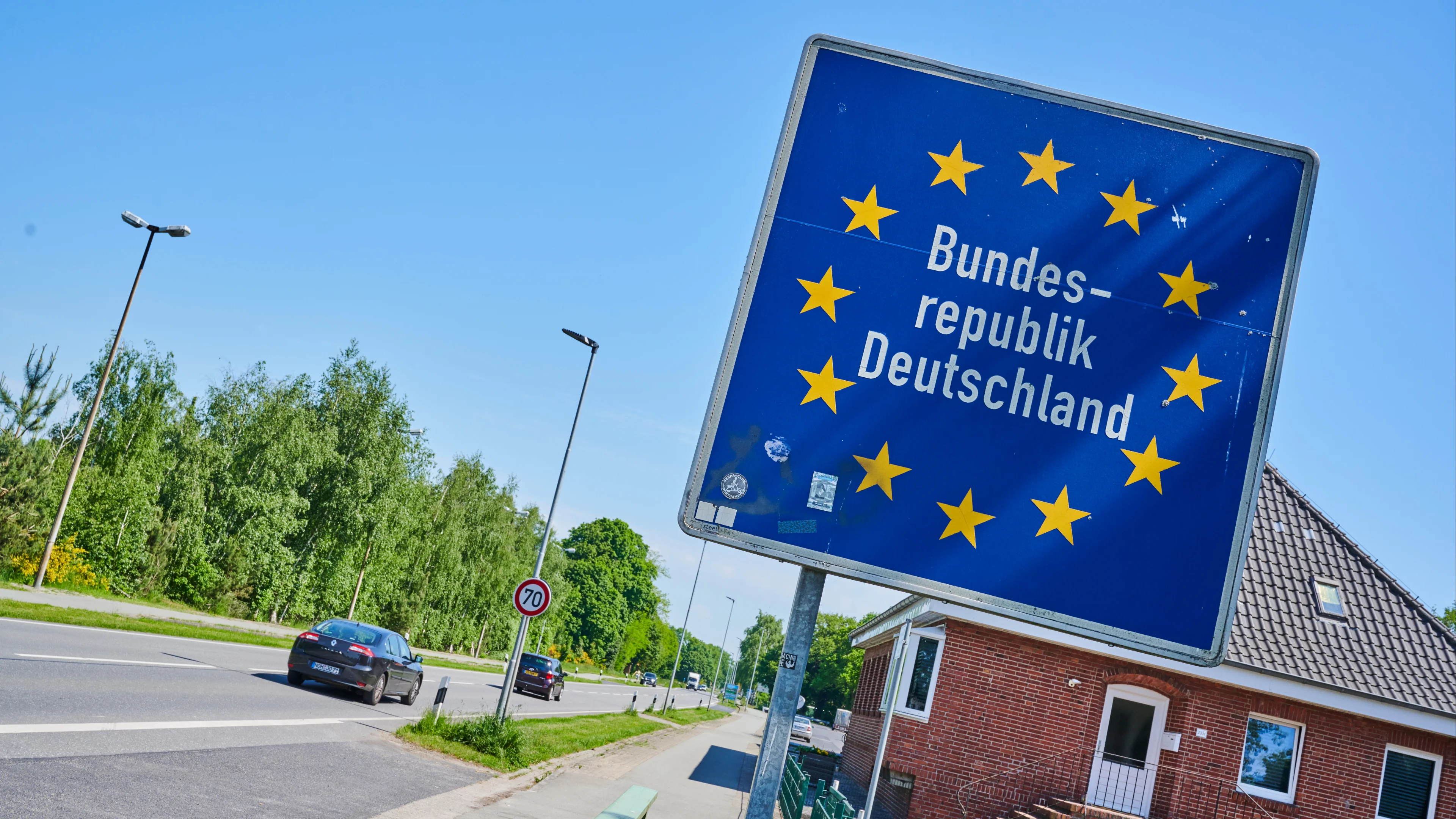 Helft Nederlanders wijkt voor boodschappen uit naar buitenland om hoge prijzen