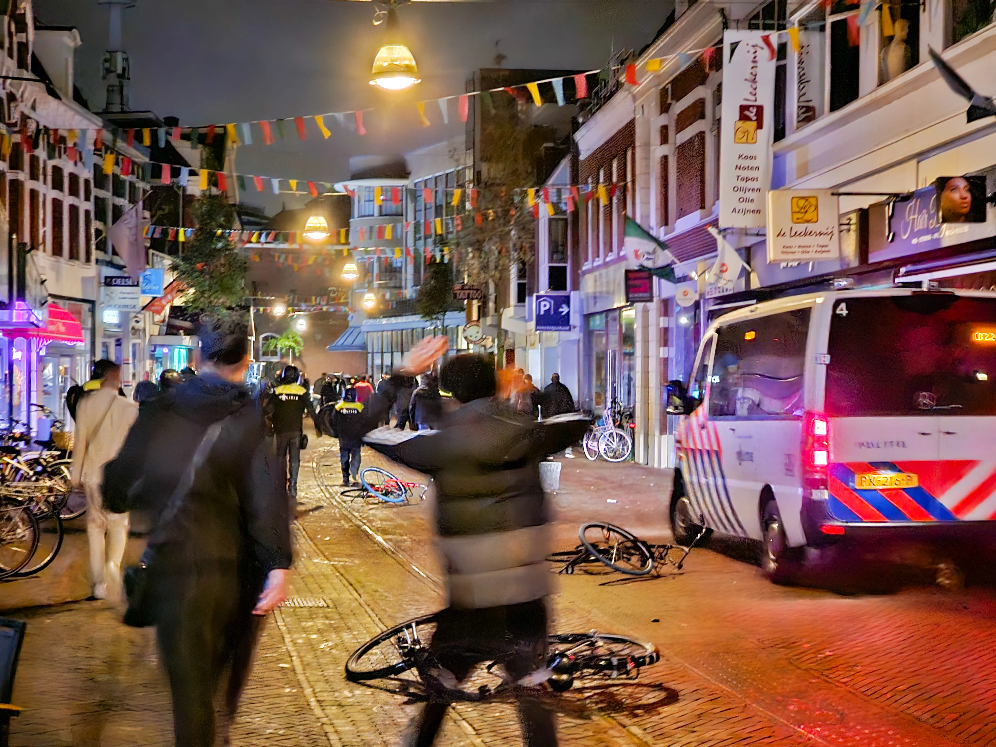 Tien arrestaties voor en na de wedstrijd FC Twente - Hammarby IF