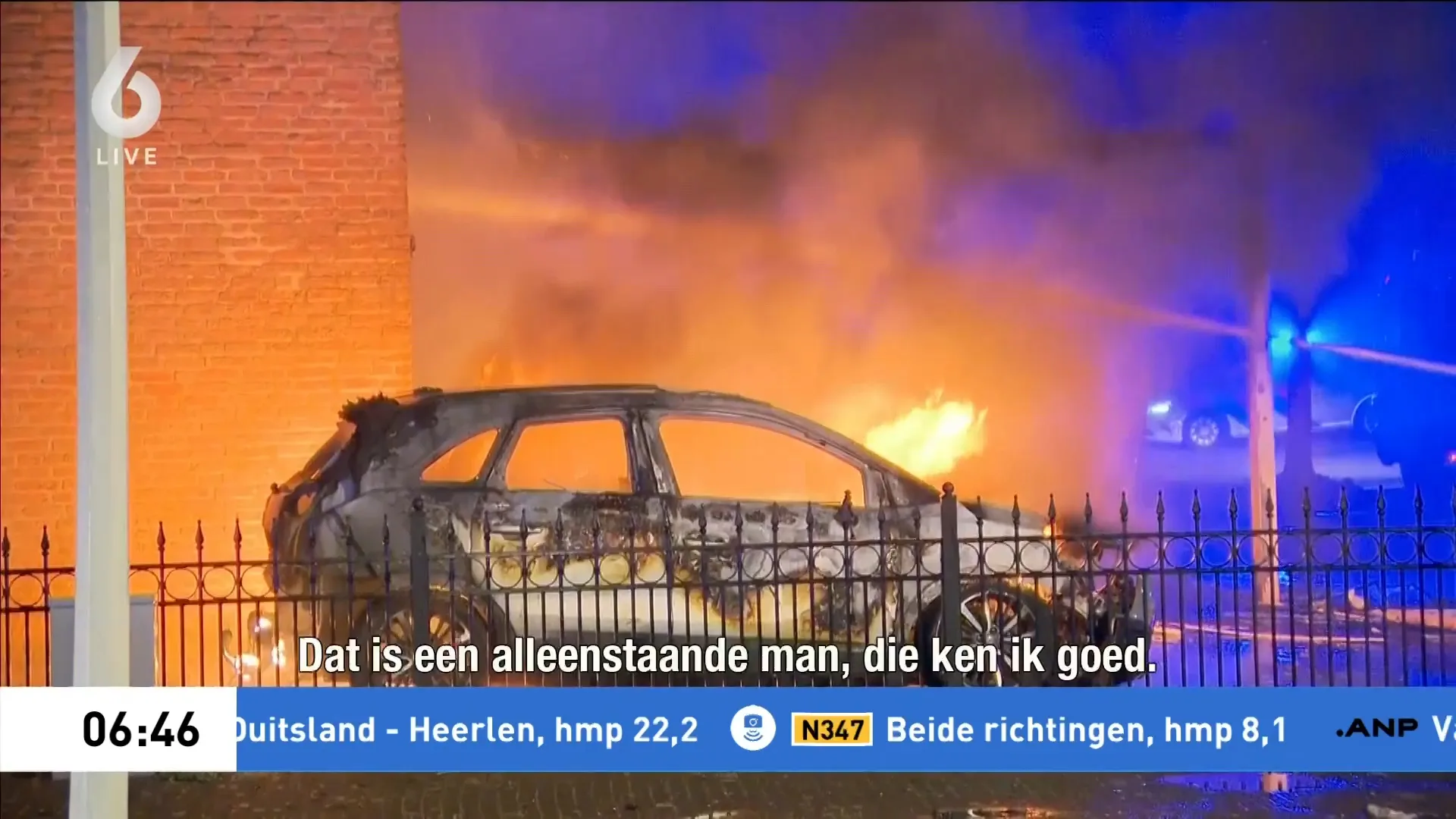 Grote brand in woonwijk Roermond: huis en drie auto's in lichterlaaie