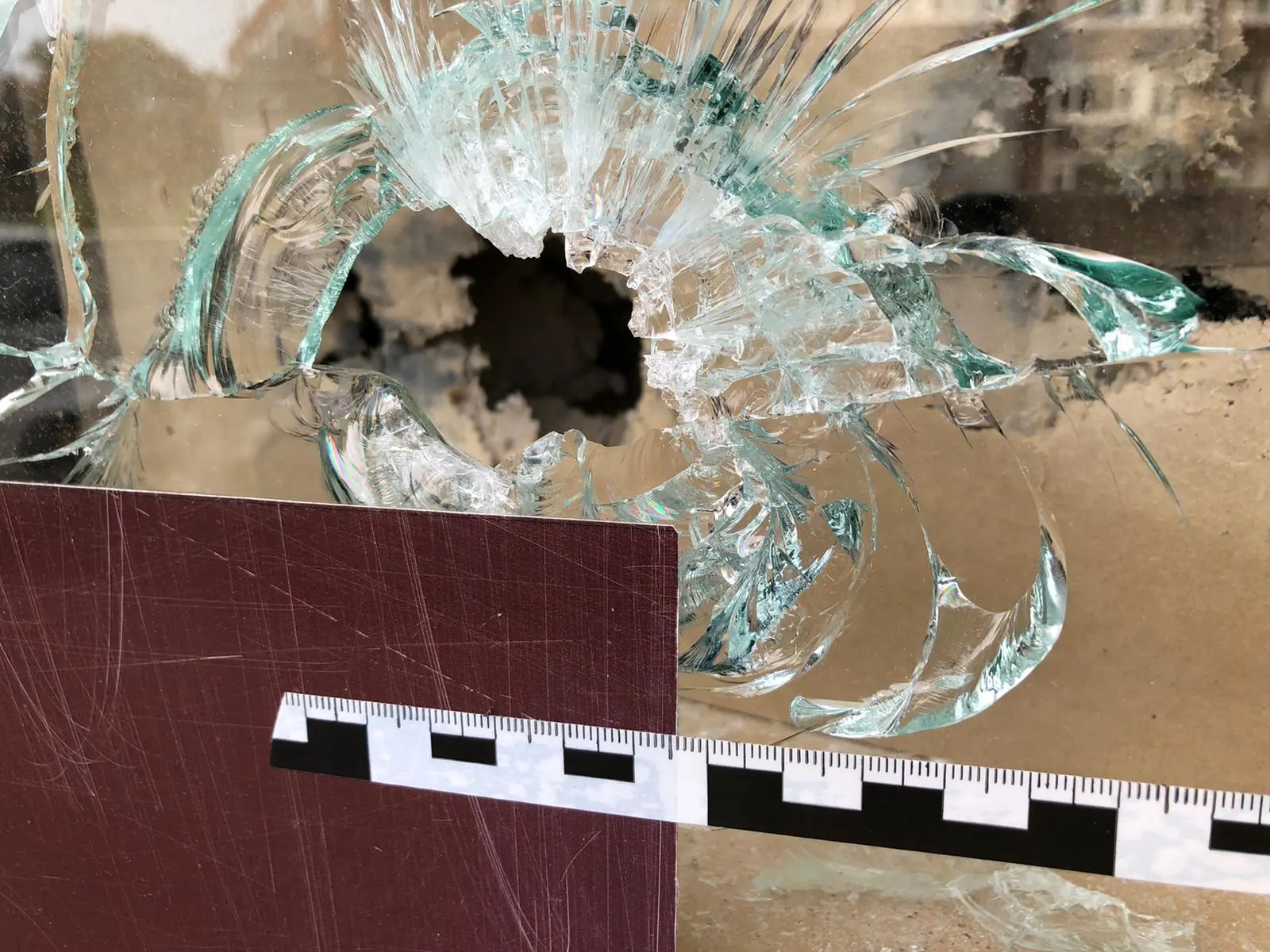 Mogelijk verband tussen schietpartijen in Rotterdam: 'Eerst zijn huis, nu zijn winkel'