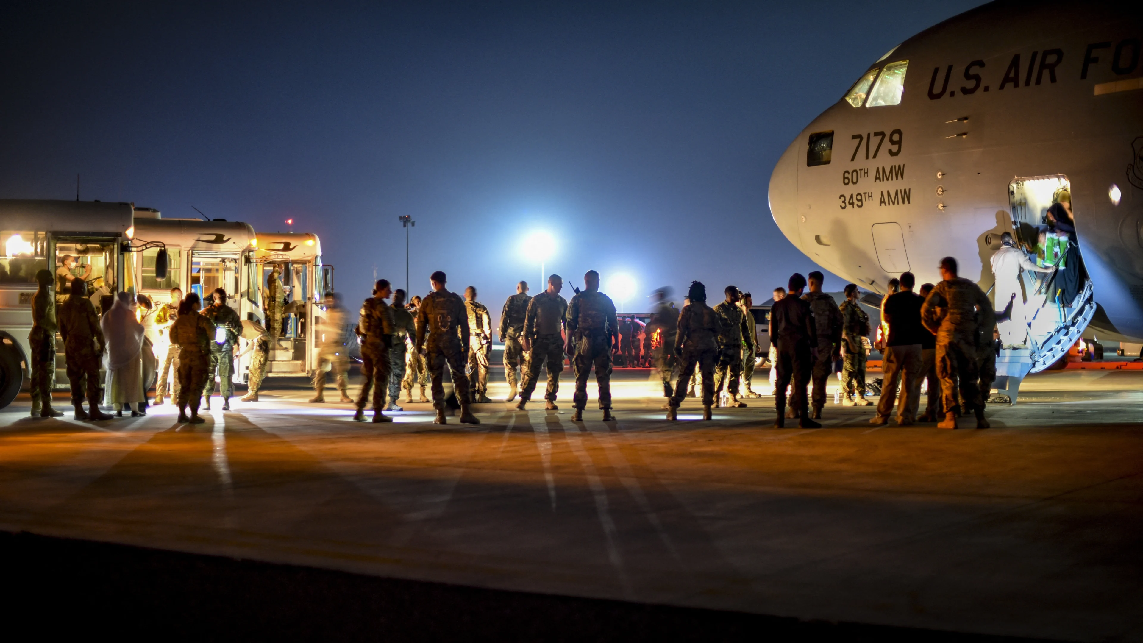 Explosie bij luchthaven Kabul, zeker elf doden maar Nederlandse militairen en diplomaten ongedeerd