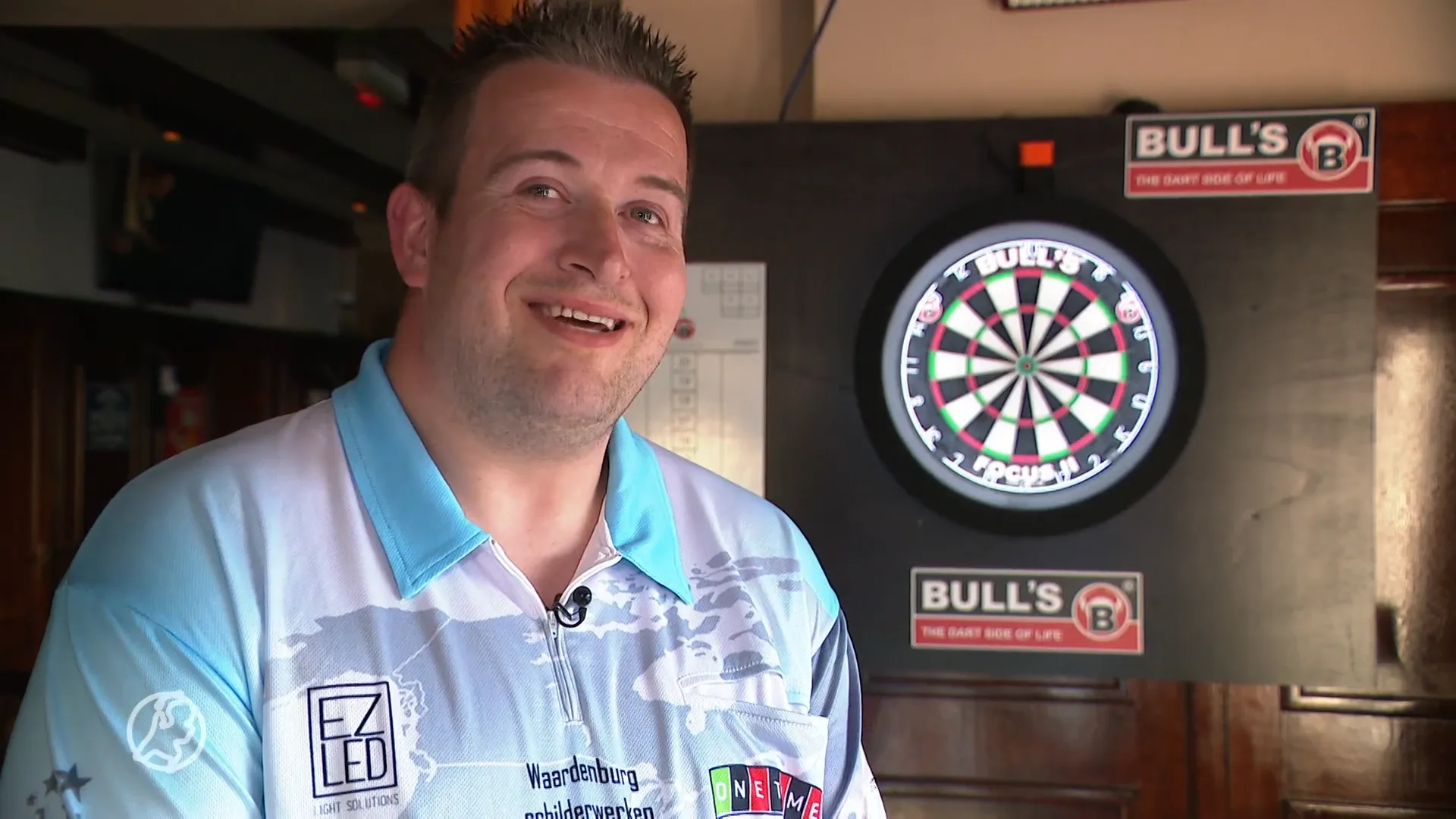 Roy richt zijn pijlen op het wereldrecord non-stop darten: 'Ga voor de honderd uur'