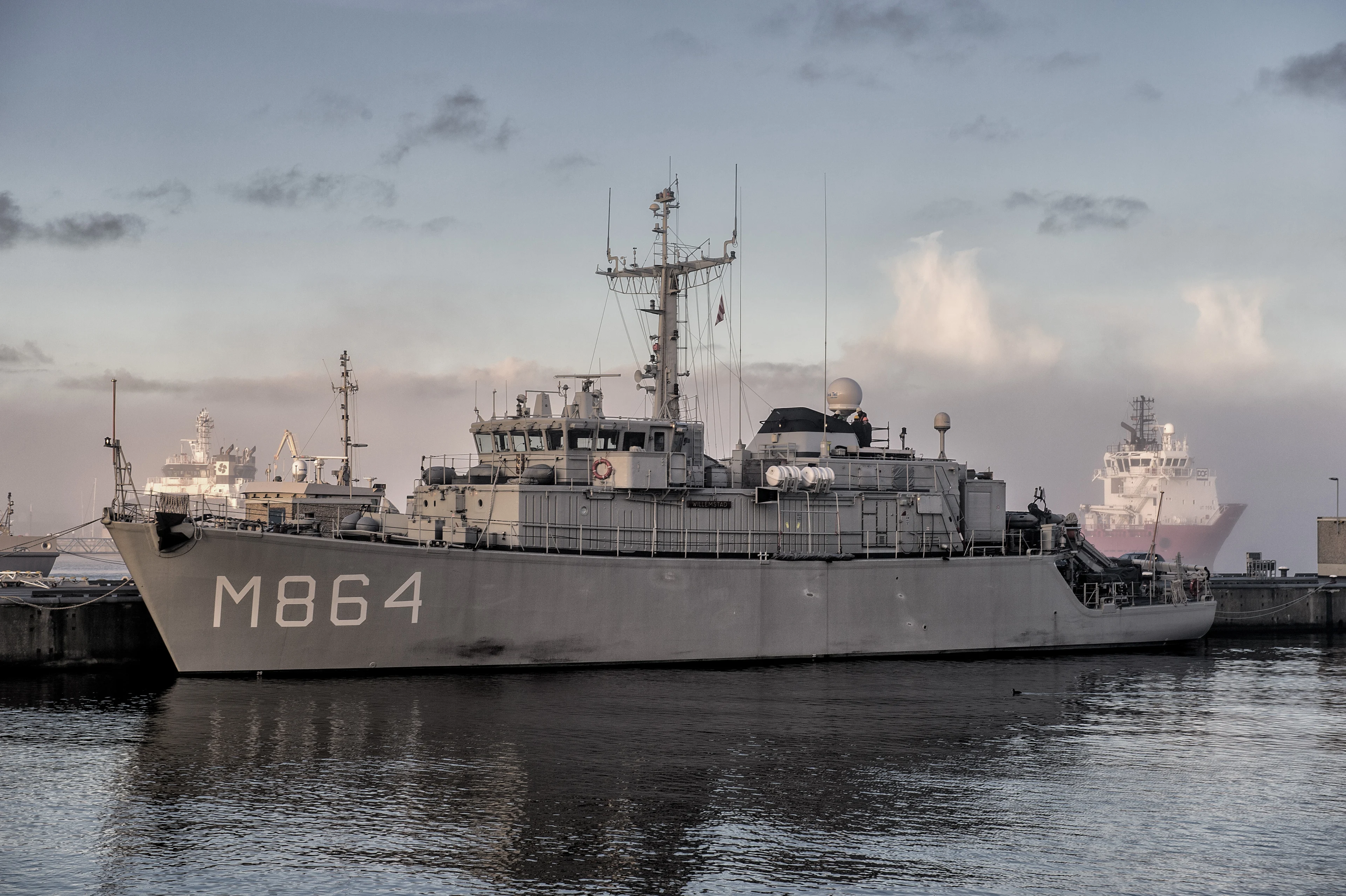 Nederlandse mijnenjager klaar voor mogelijke missie bij Straat van Hormuz