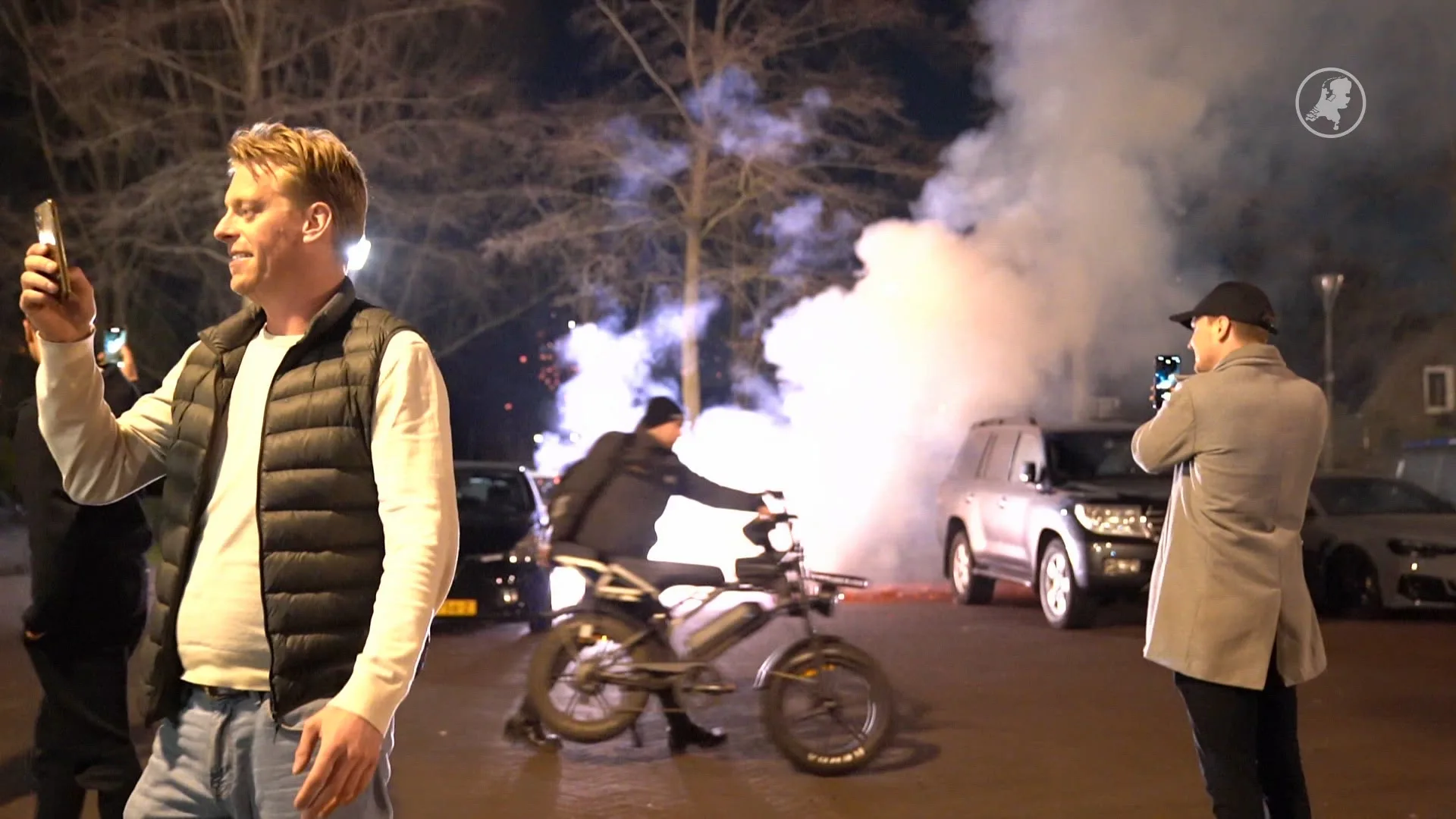 Vuurwerk afgestoken en eieren gegooid bij protest tegen AZC in Berlicum