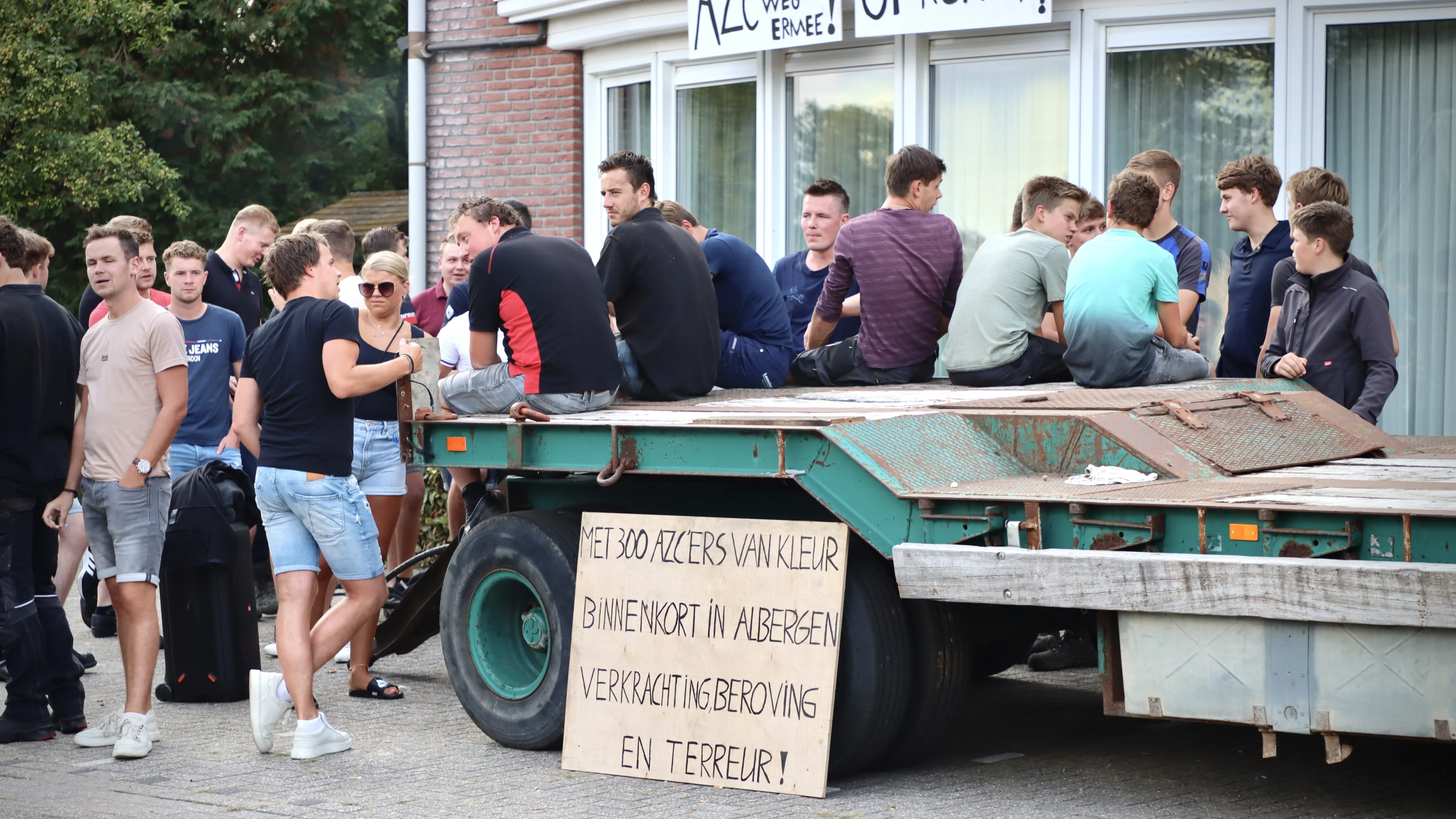 Bewoners Albergen verliezen vertrouwen na bijeenkomst over 'asielhotel': 'We zijn geen stap verder'