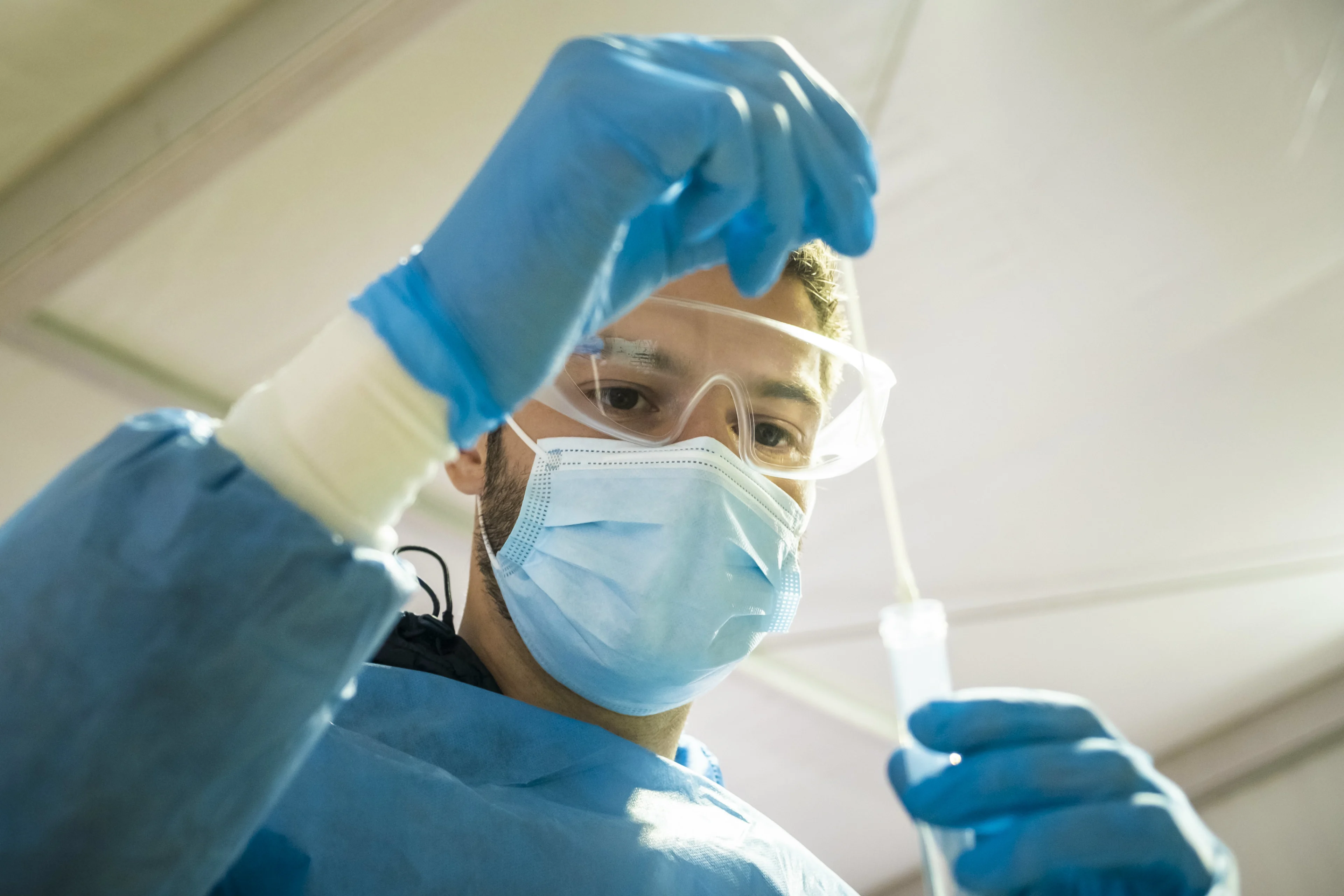 LIVEBLOG | Premier Rutte erkent fouten bij aanpak coronavirus