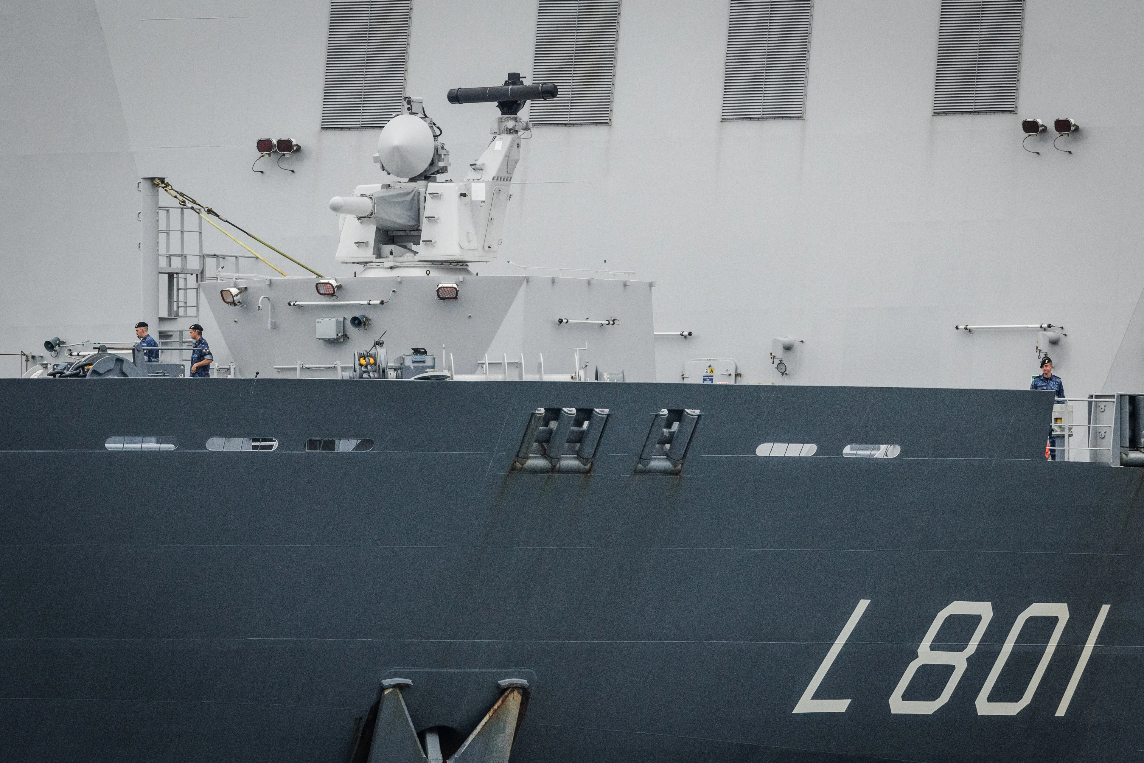 Nederlandse marine begeleidt zes Russische schepen door Noordzee