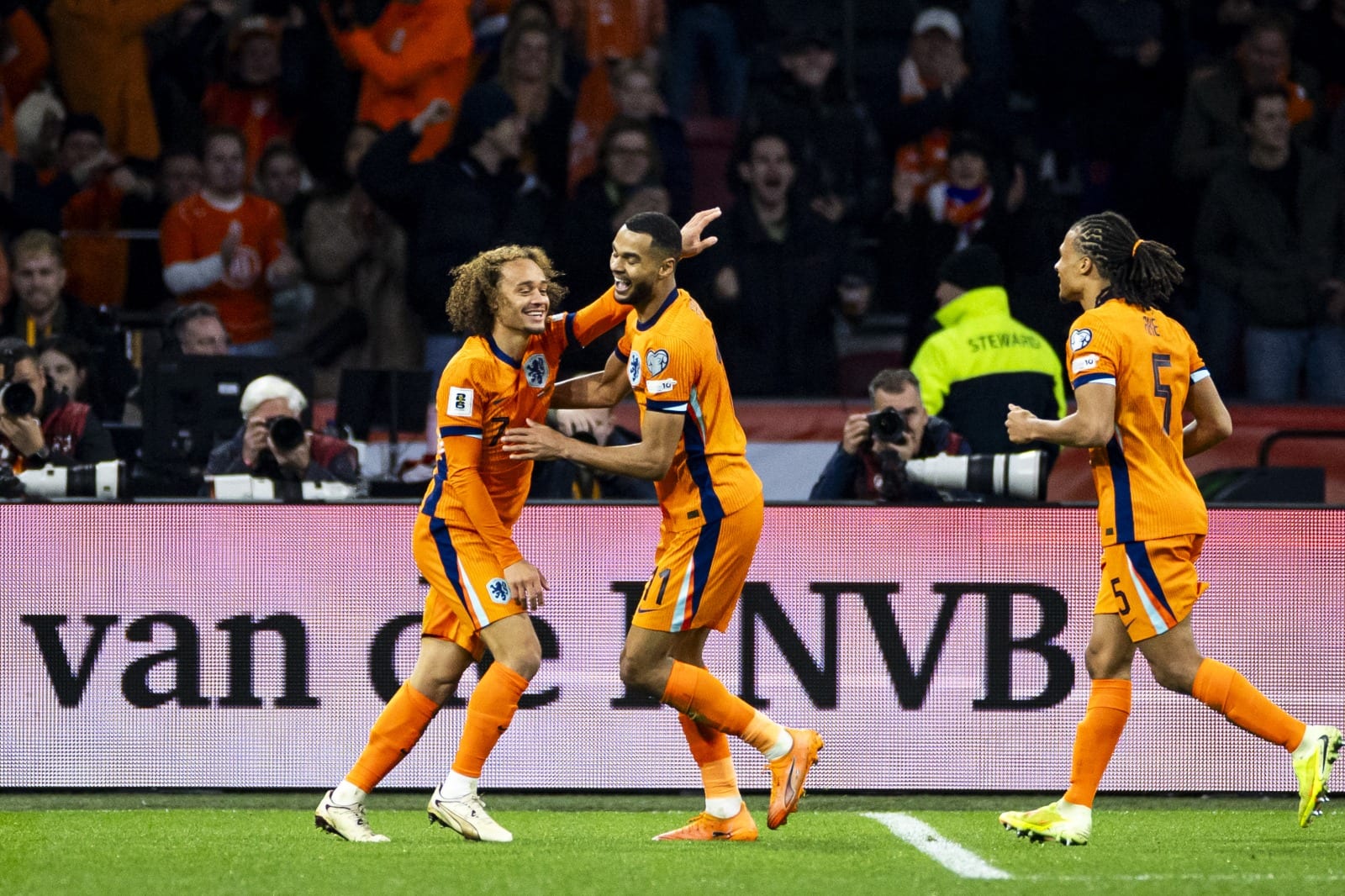 Oranje wint met overtuiging van Litouwen en plaatst zich voor WK