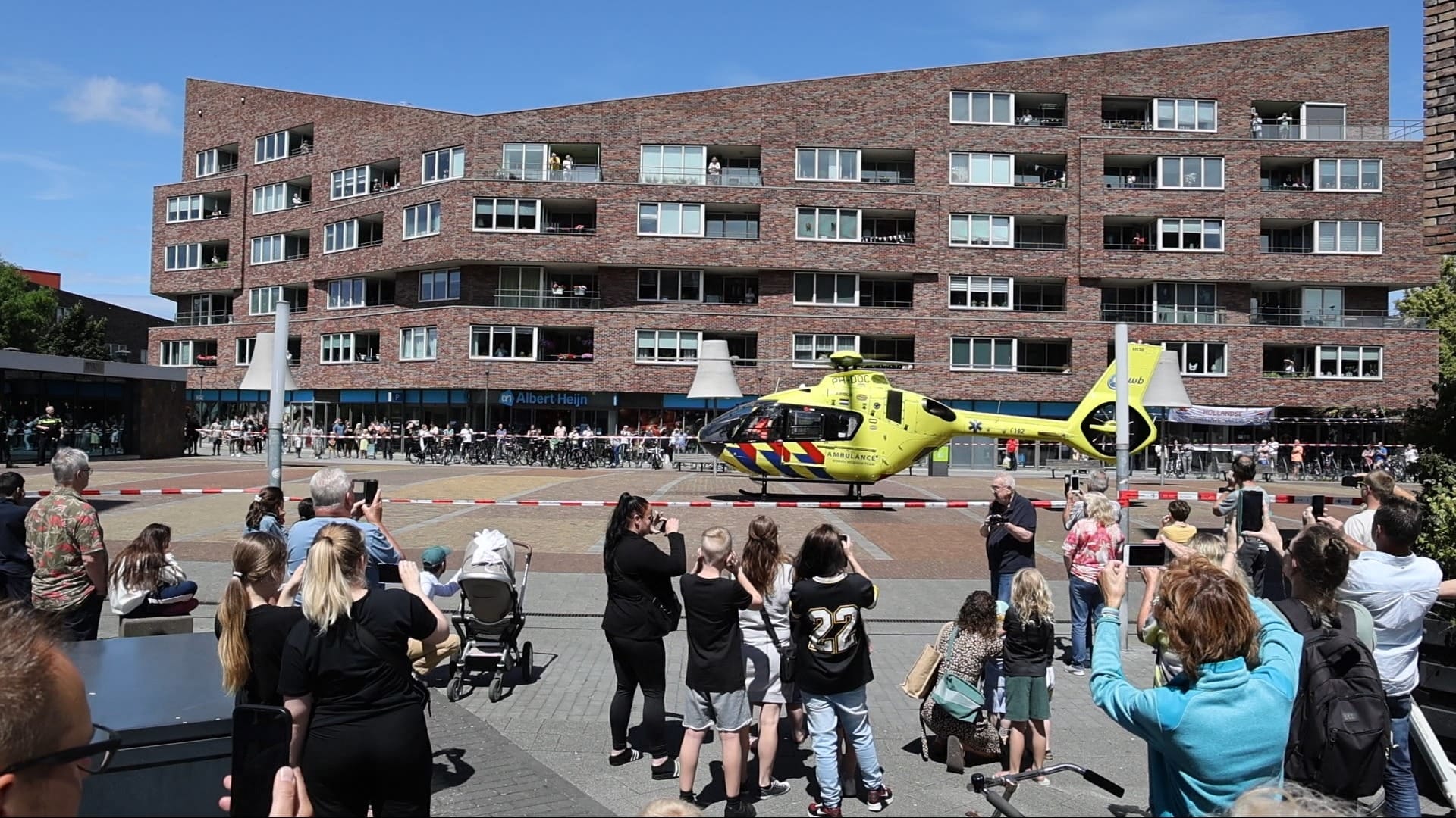 Omstanders redden jongetje (2) uit water in Haarlem