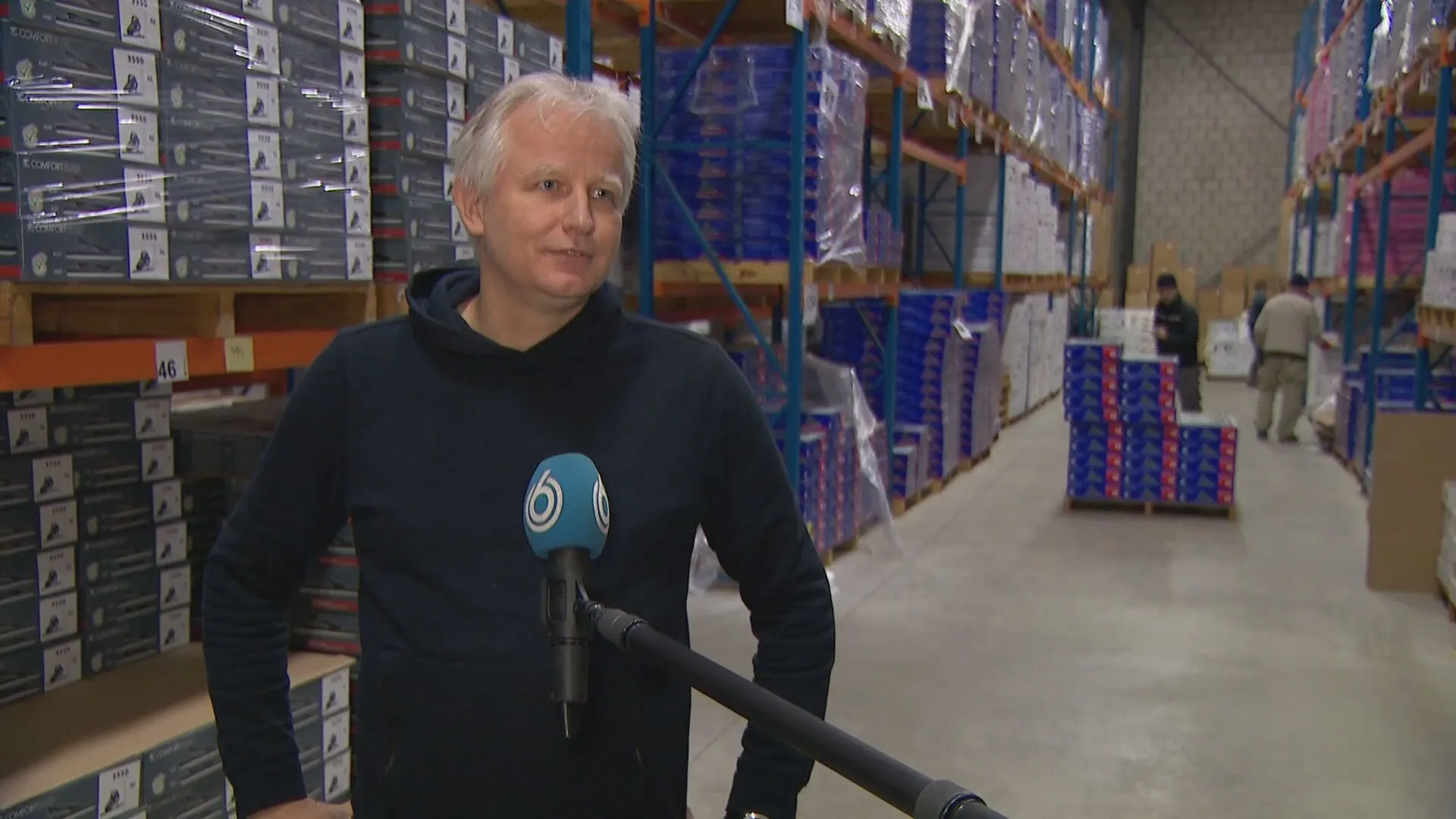 Iedereen wil schaatsen kopen door aanhoudend winterweer, drukte bij schaatsenfabriek