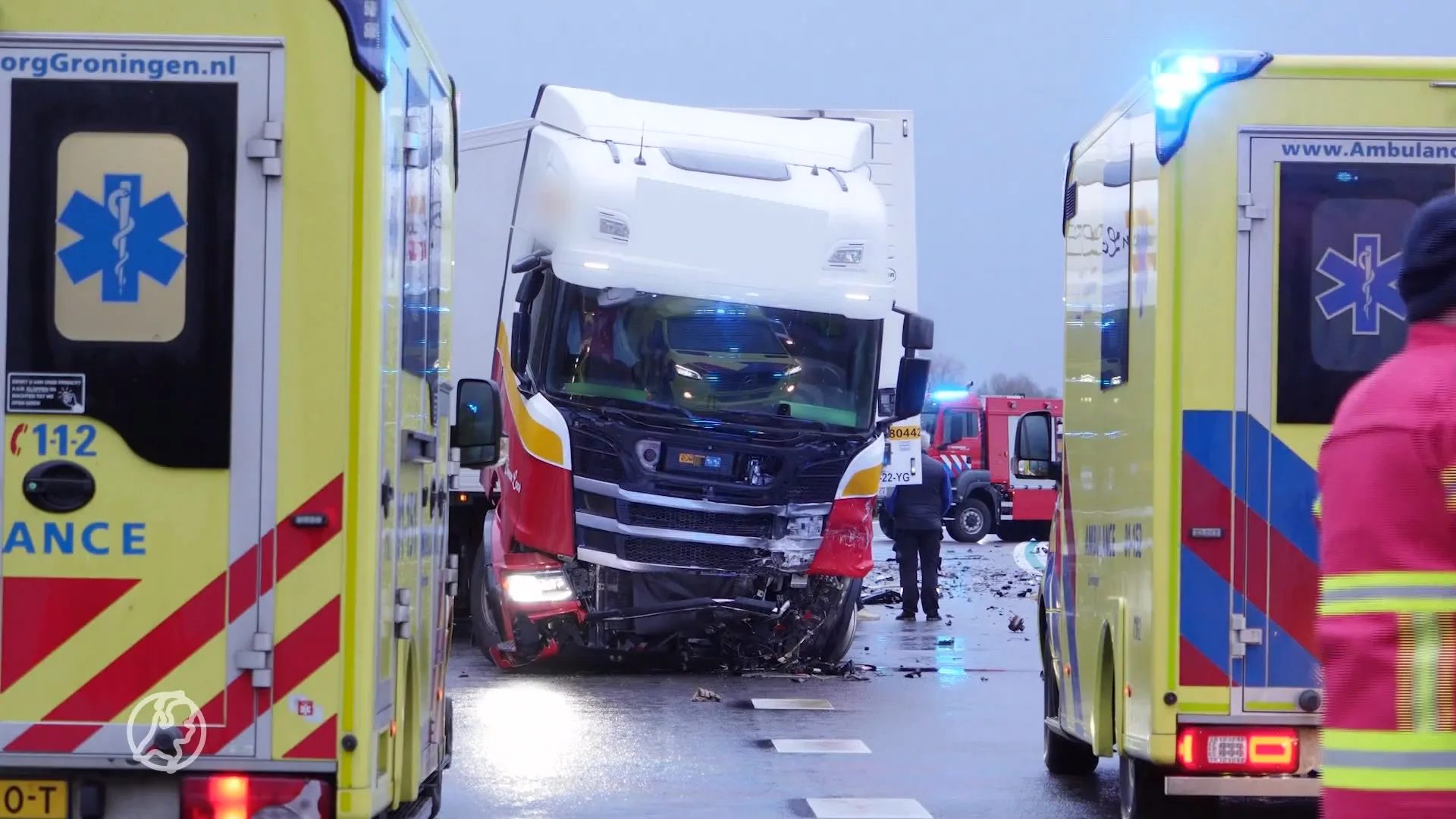 Automobilist (47) overleden na frontale botsing met vrachtauto bij Ter Apel