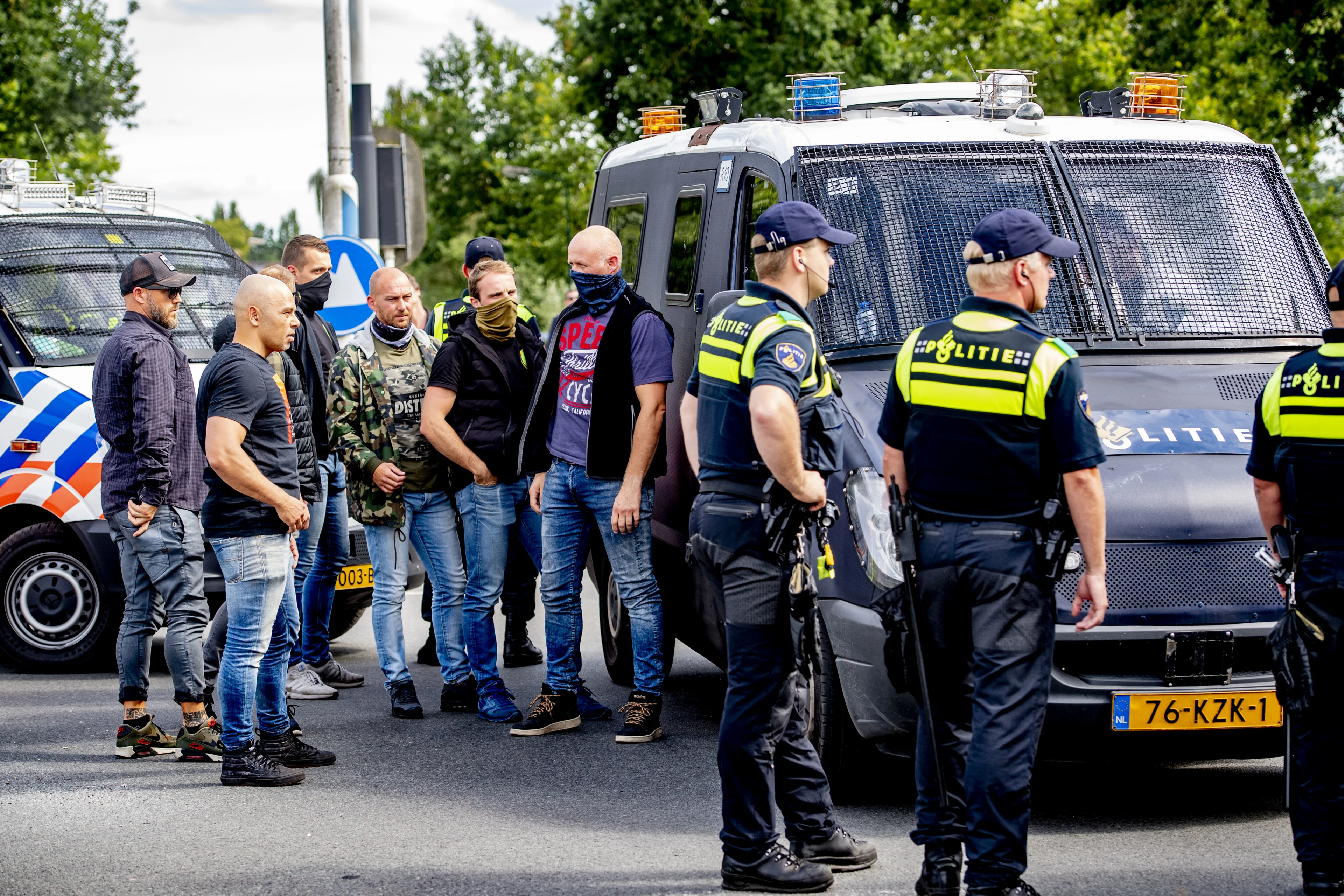 Woeste demonstranten houden online klopjacht op undercoveragenten die bij boerenprotest waren