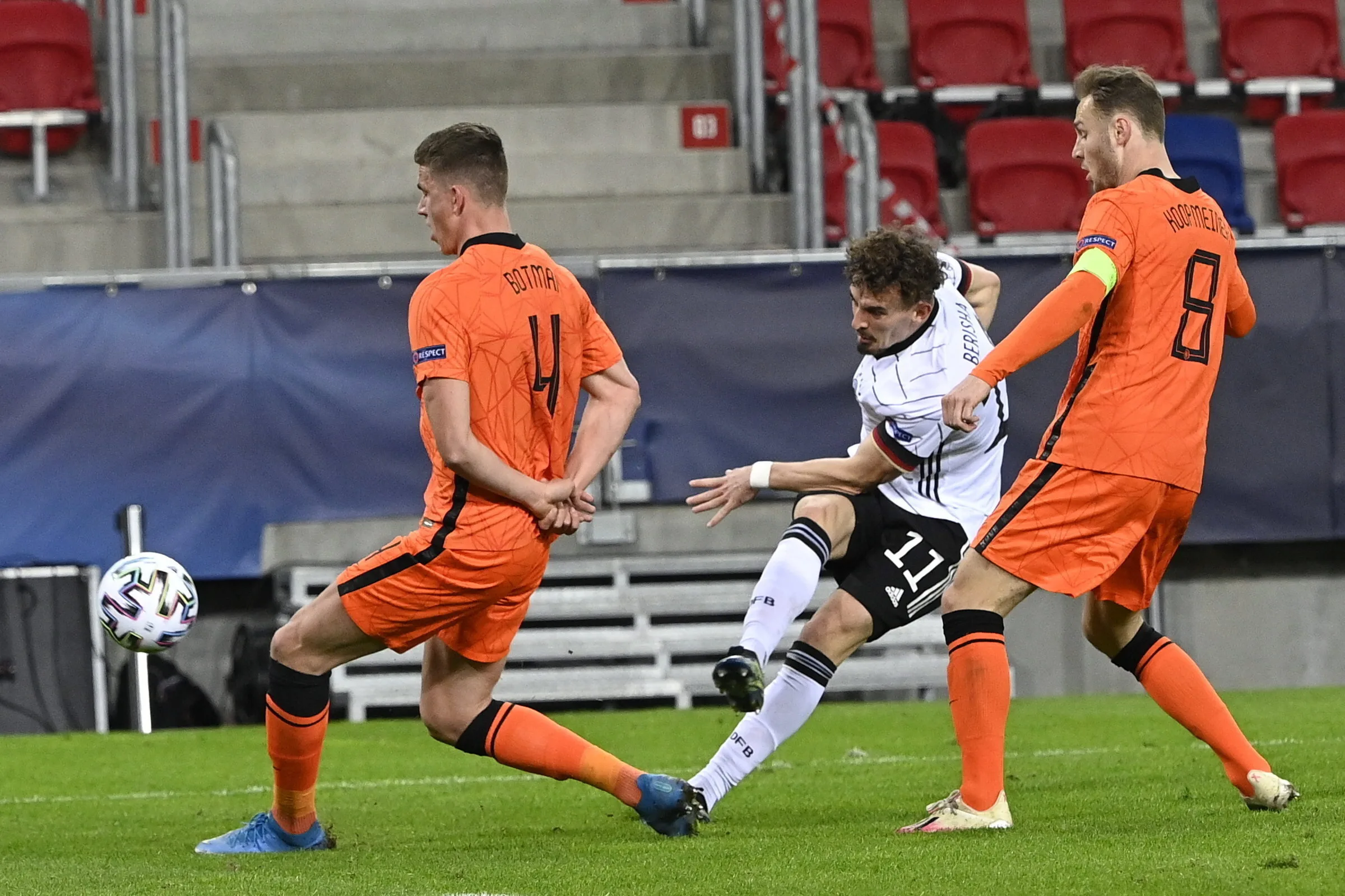 Jong Oranje speelt op EK weer gelijk en moet winnen van Hongaren