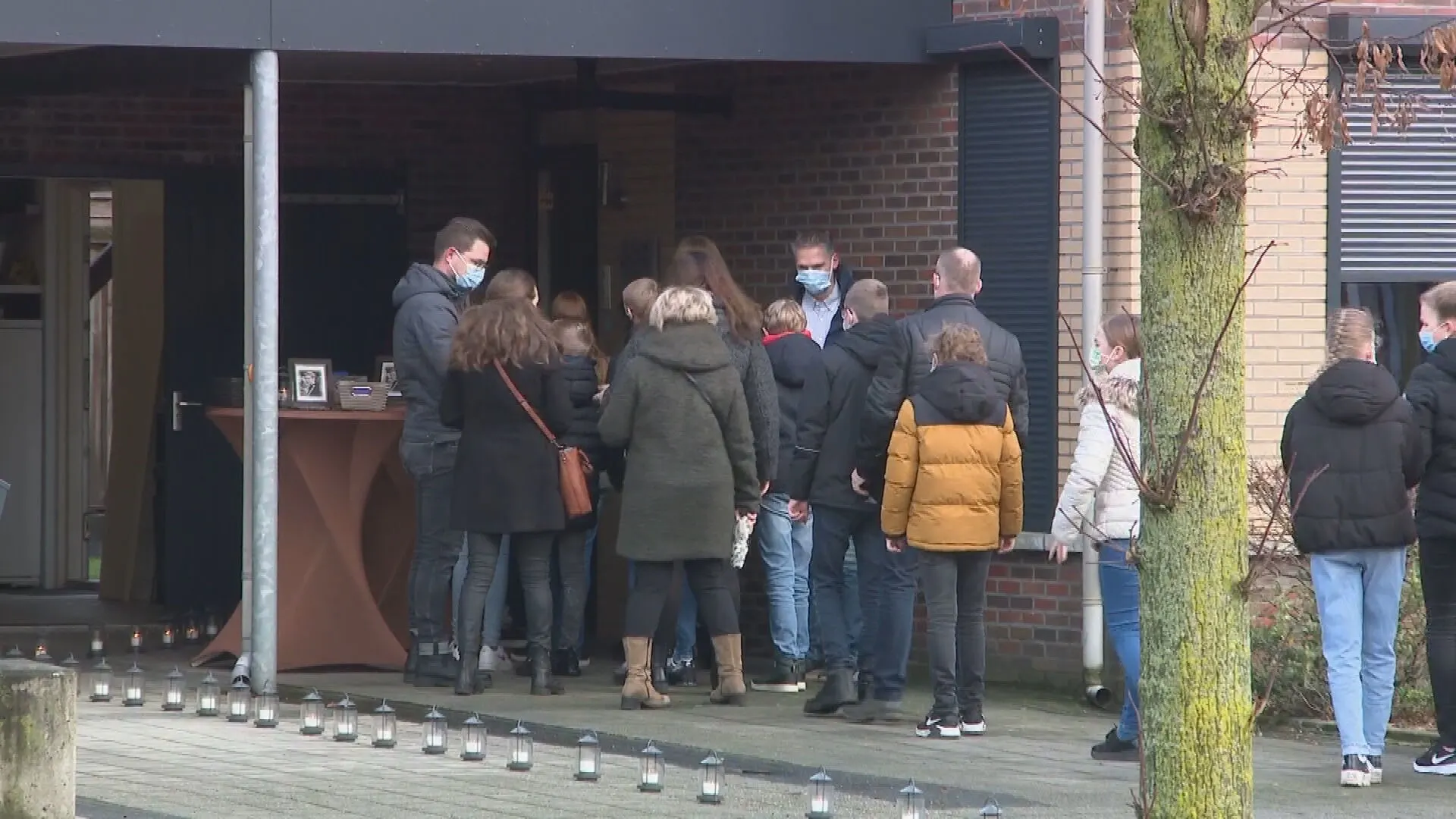 Haaksbergen neemt emotioneel afscheid van klaphamerdrama-slachtoffertje Bram