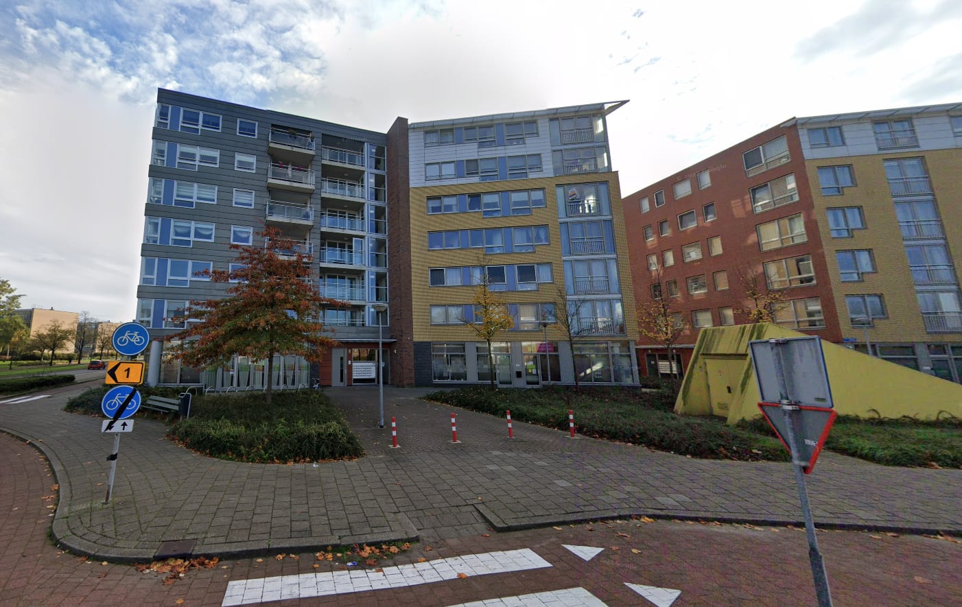 Gedwongen trappenlopen bij bezoek ouderenflat: kapotte lift zorgt voor frustratie in Schiedam