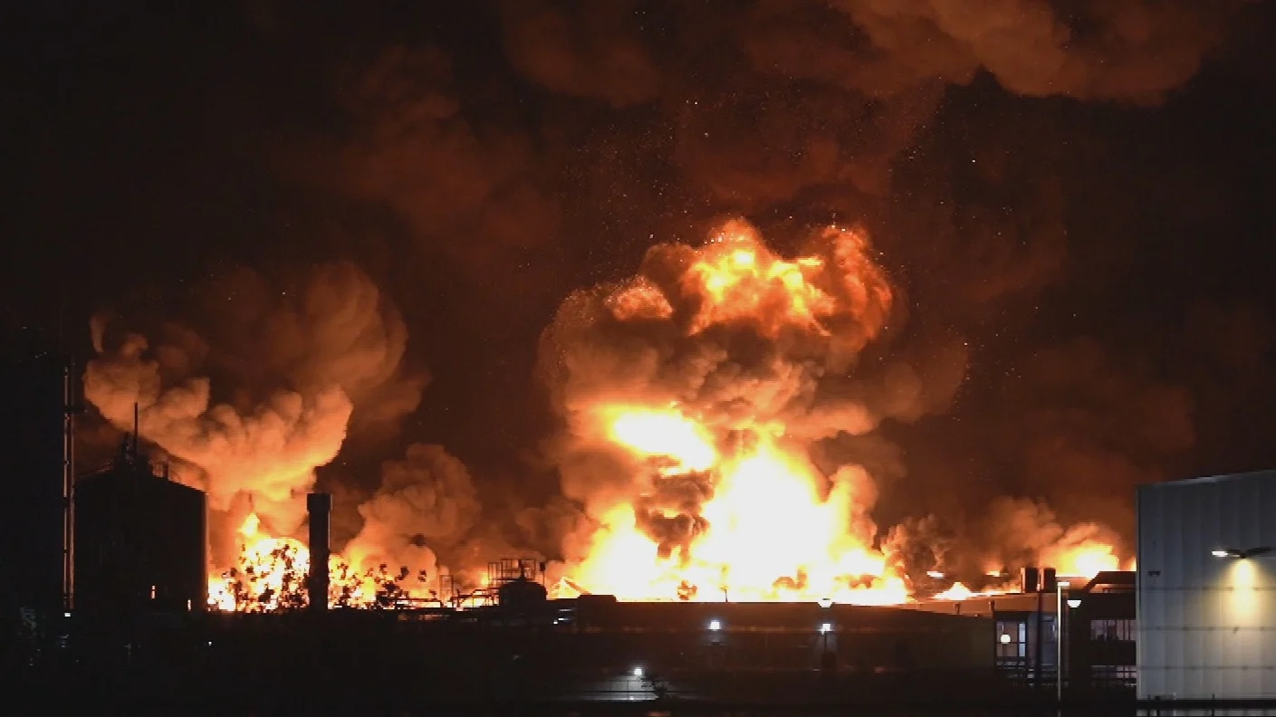 Zeer grote brand in Dongen: leerbedrijf verwoest, blijf uit de buurt