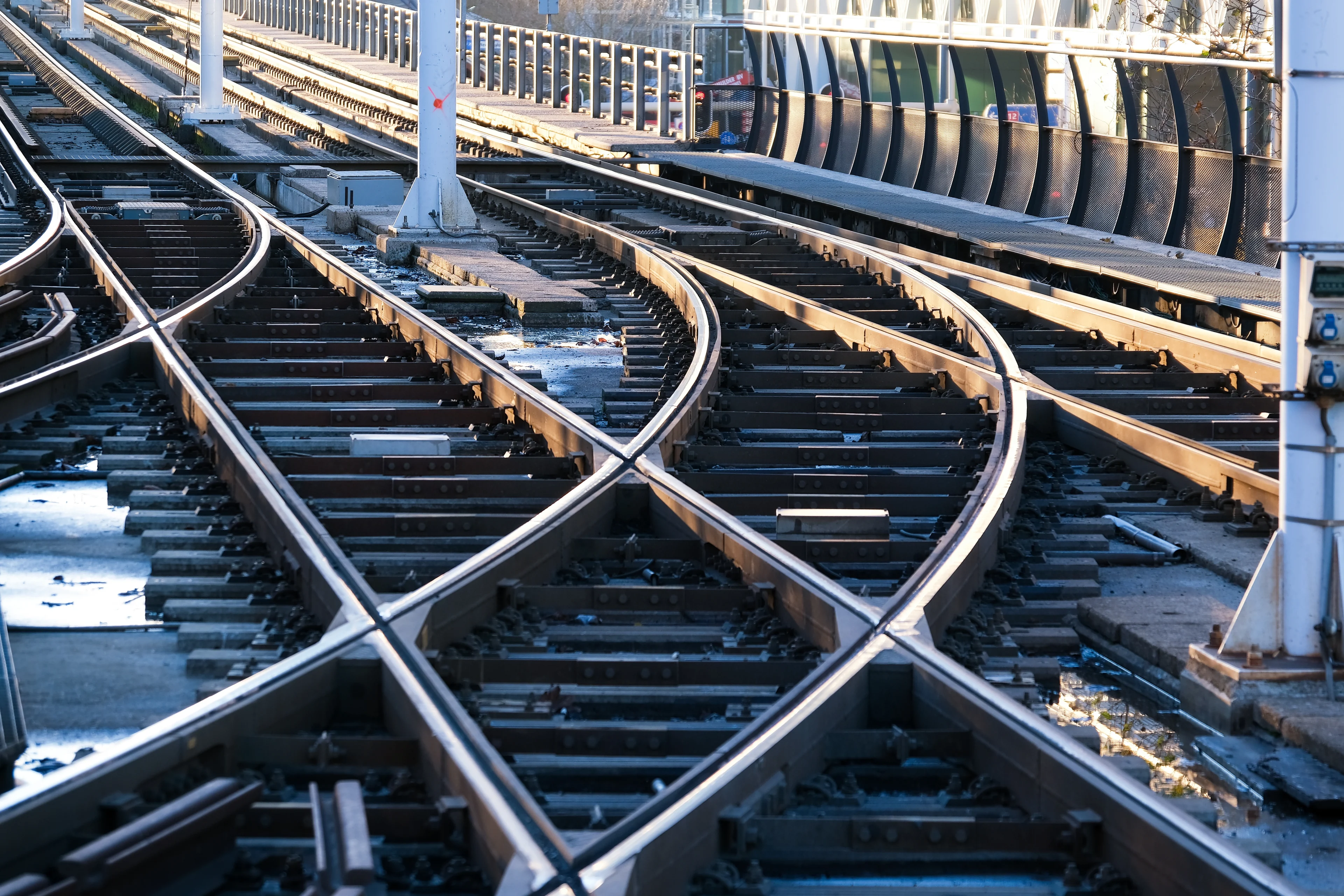 Treinverkeer rond Leiden ontregeld door scheur in een wissel