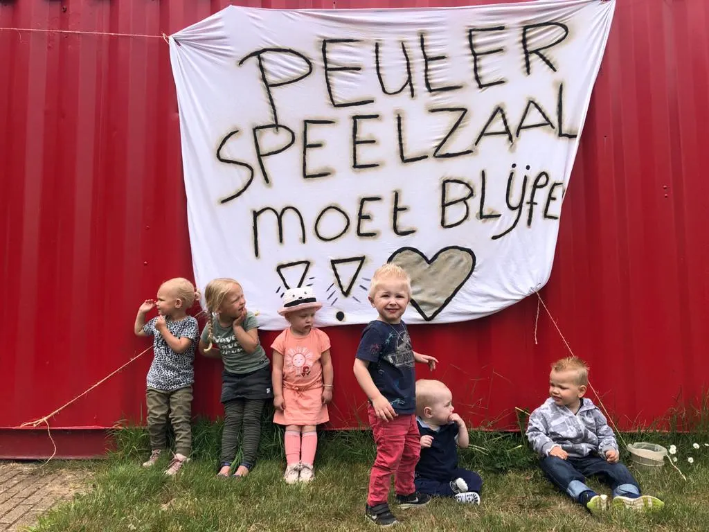 Moeders in Nieuw-Buinen komen in actie tegen sluiting peuterspeelzaal