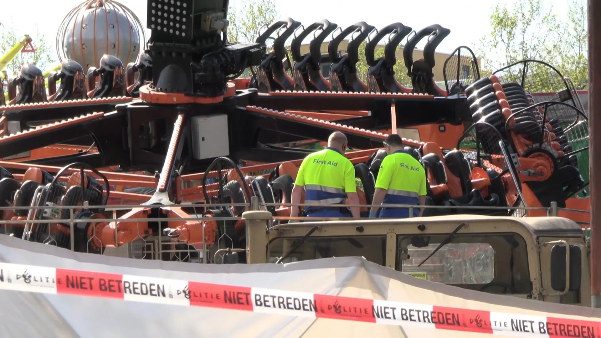 Meisje (14) valt acht meter naar beneden uit kermisattractie in Hilversum