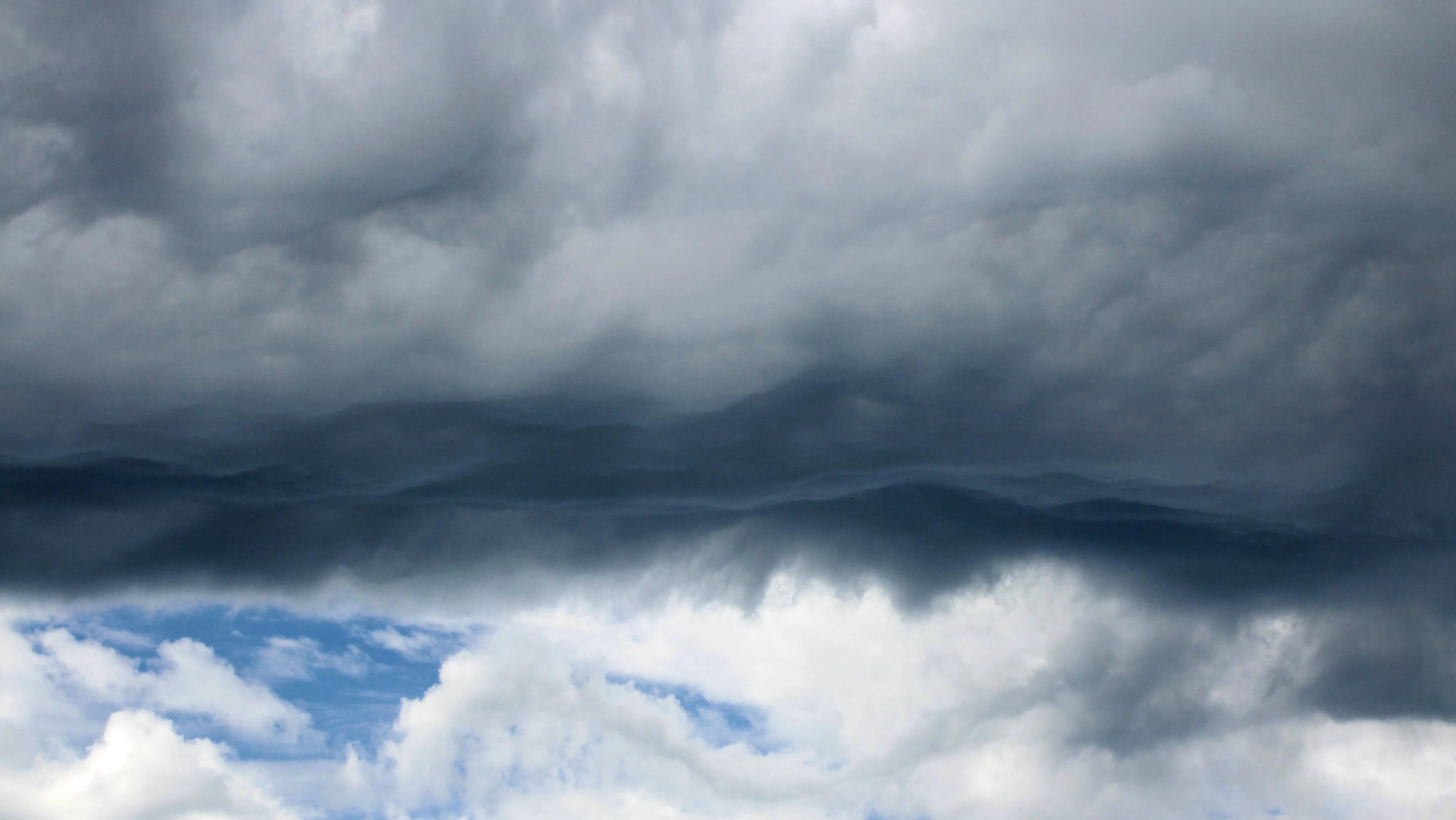 Het is broeierig, met kans op zware onweersbuiten