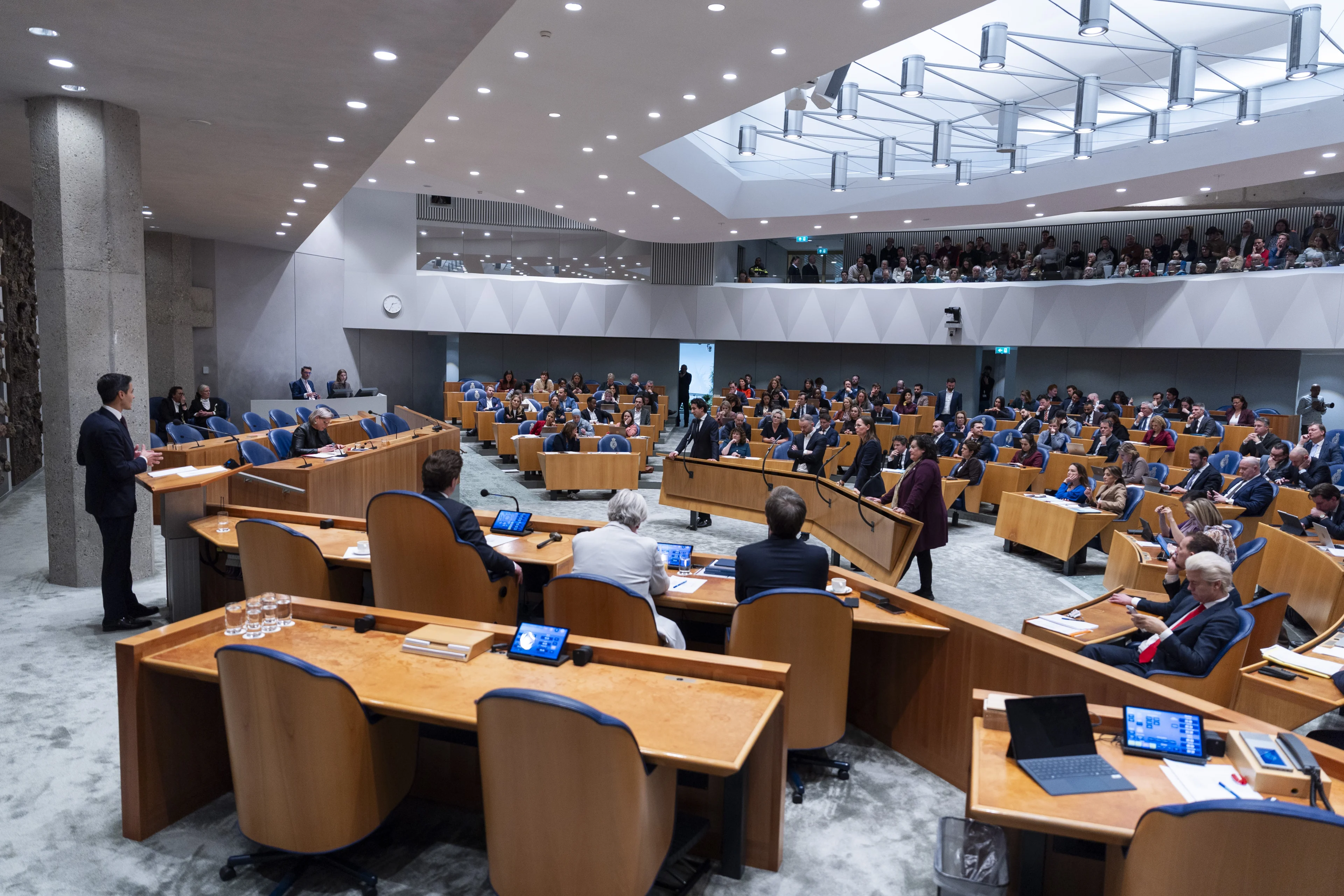 Advies: tot 18 procent meer salaris voor politici