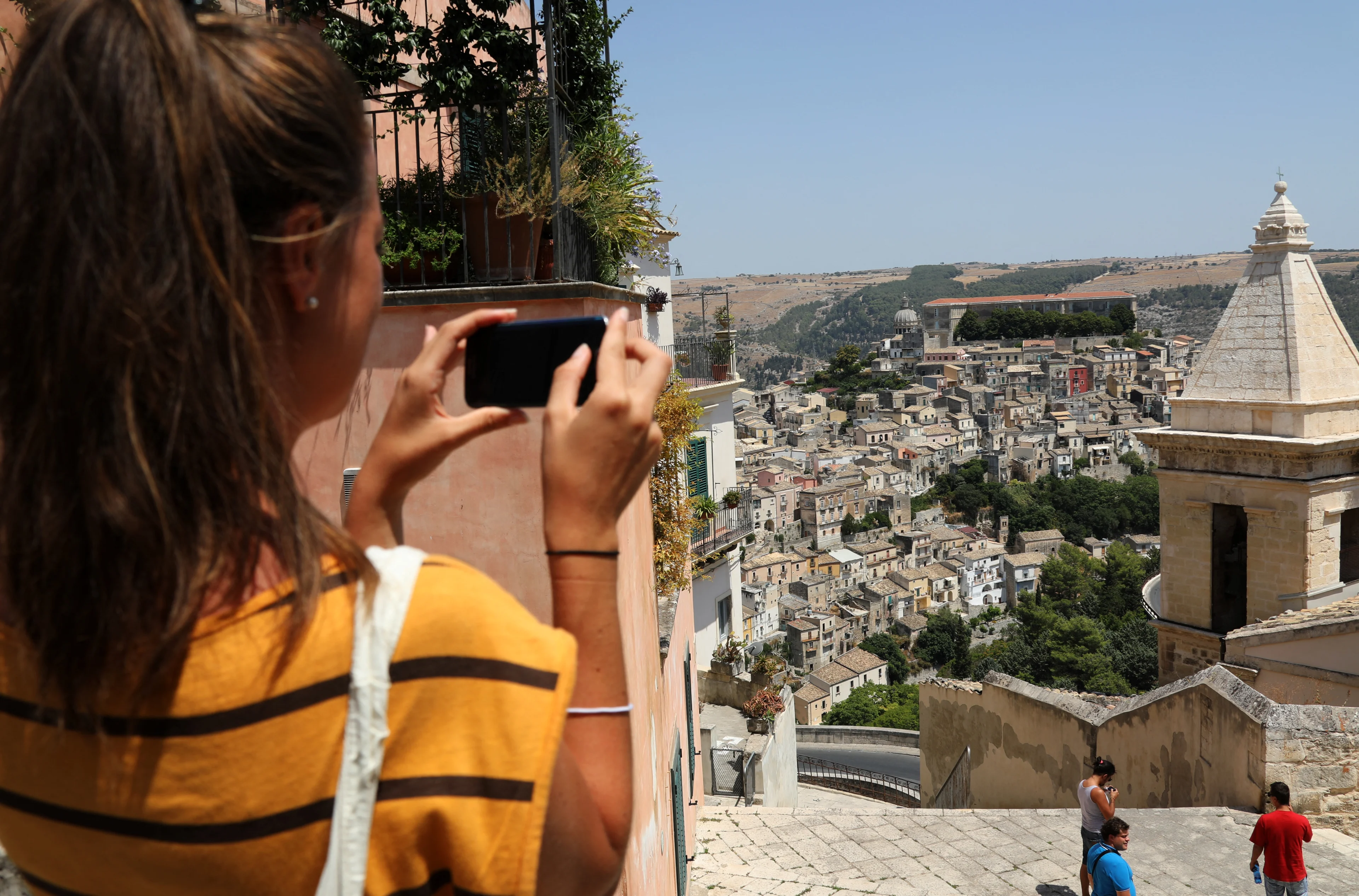 Roaming aan of uit? Met deze tips zit je na je vakantie niet met een torenhoge telefoonrekening