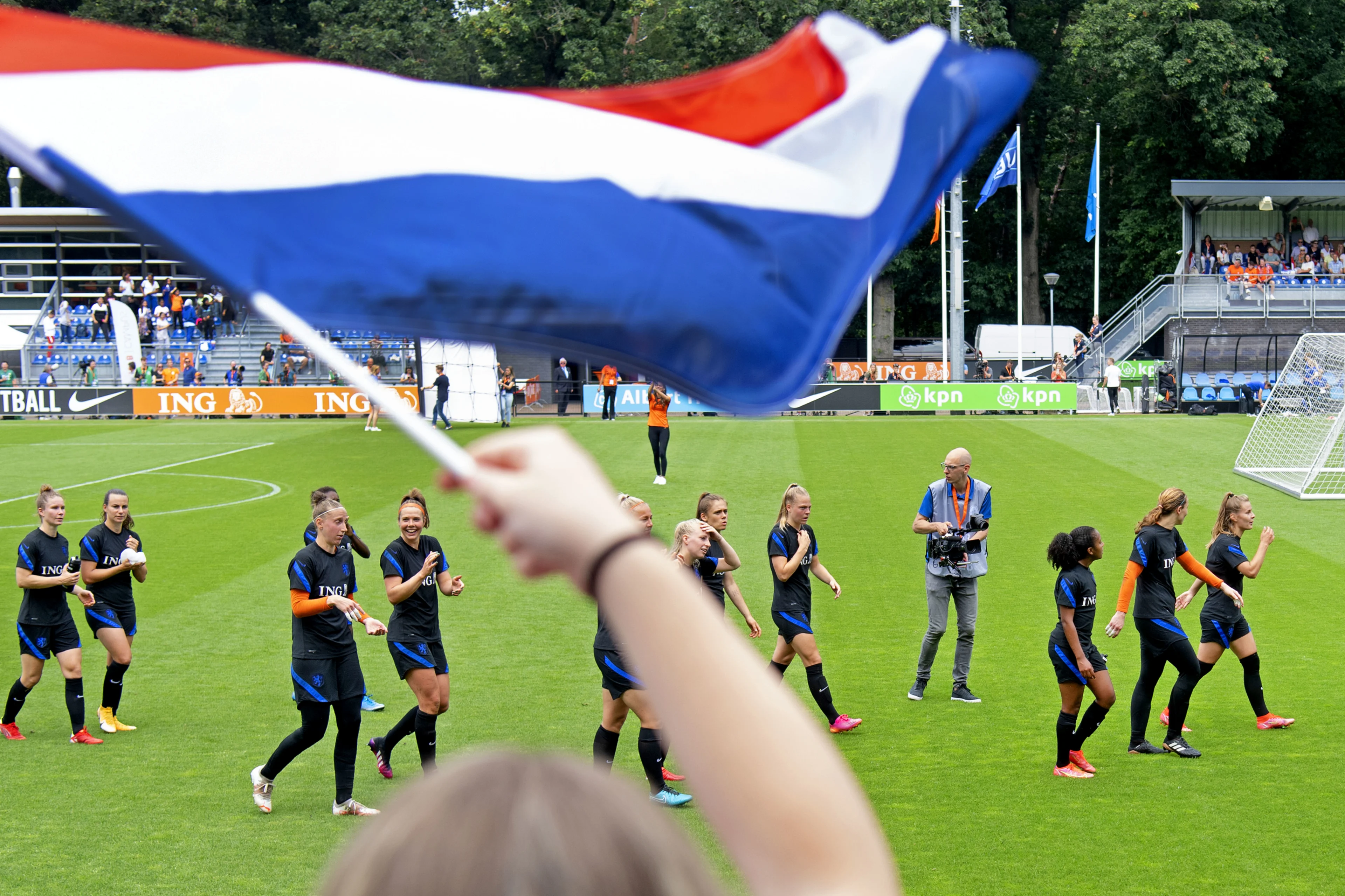 Oranje Leeuwinnen populairder dan mannelijk elftal: 'Vrouwen vechten voor elkaar'