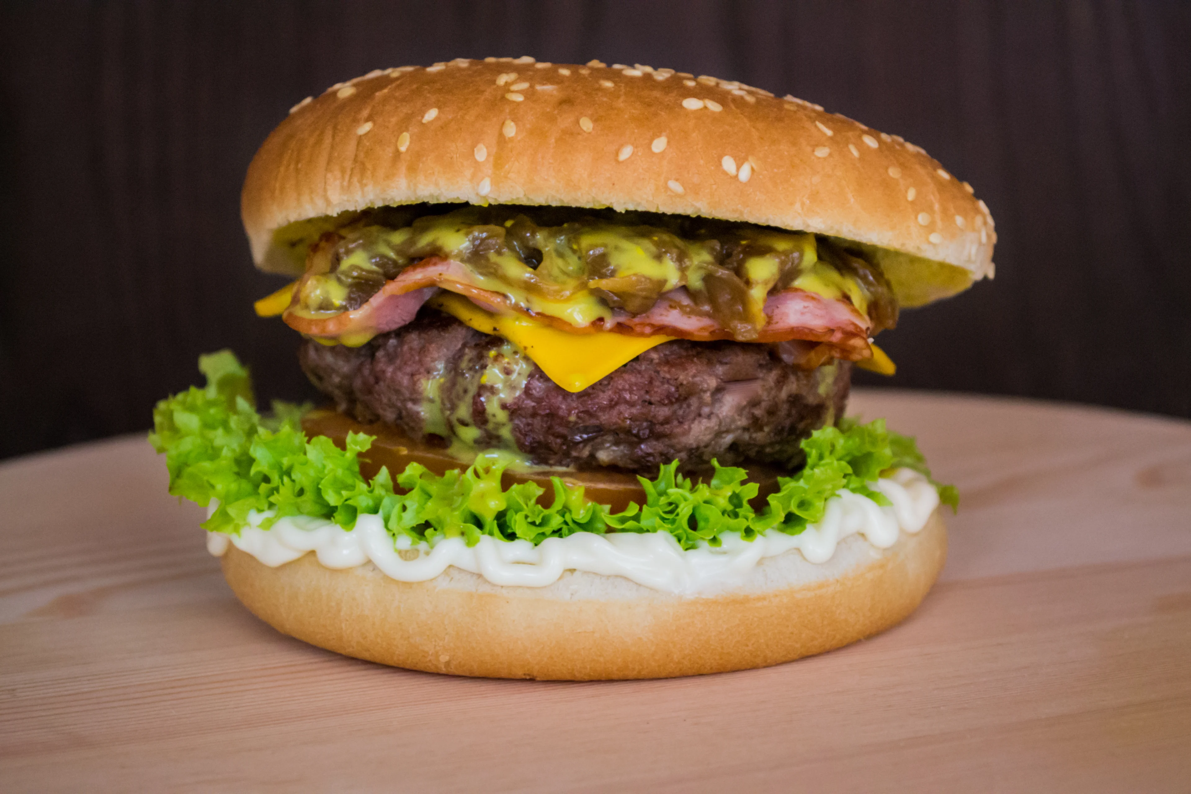 AH waarschuwt voor hamburgers met poepbacterie
