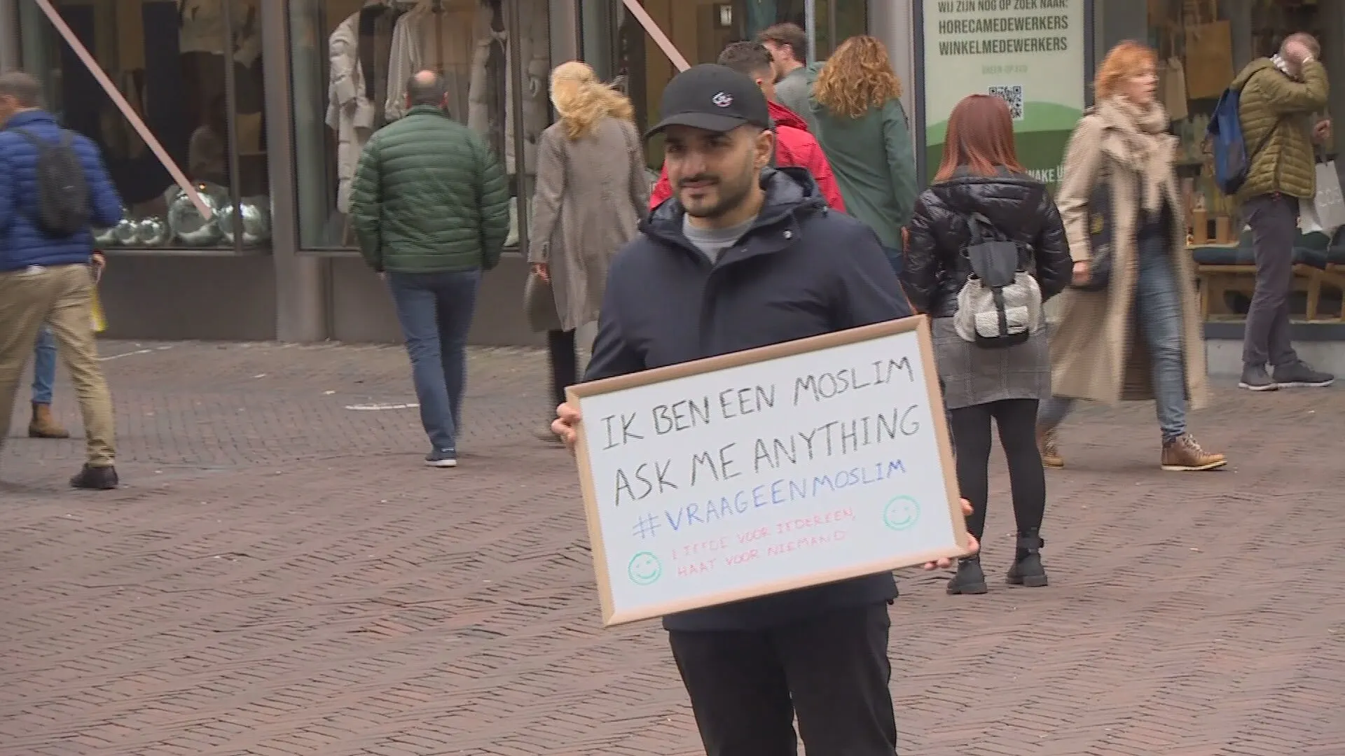 In gesprek met een moslim in Utrechtse binnenstad: 'Niet iedereen is een terrorist'