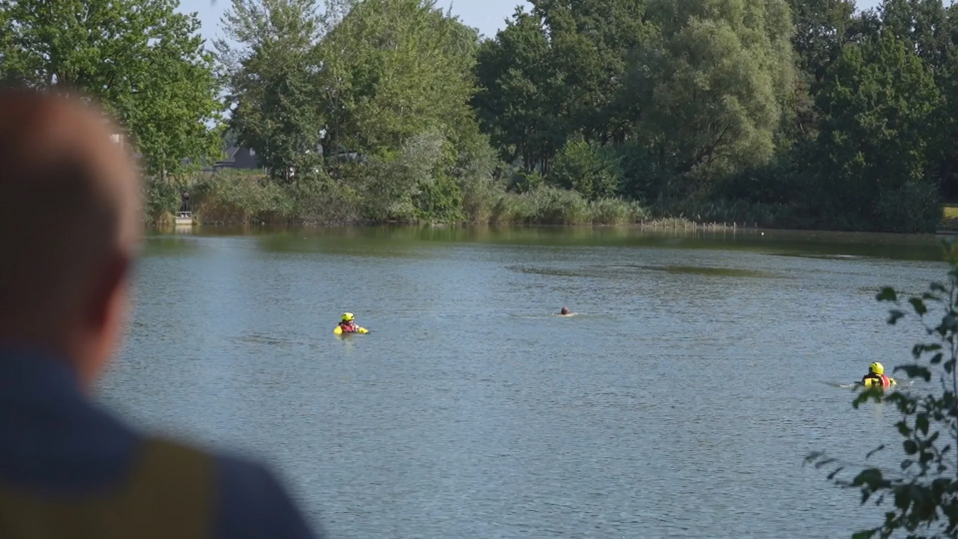 Man weigert bij arrestatie om uit water te komen, sigaretje biedt uitkomst