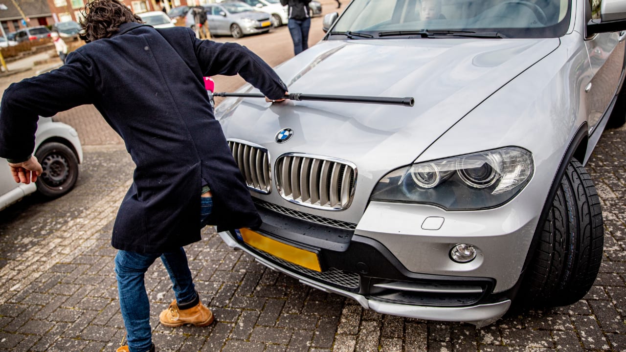 Bestuur Sionkerk Urk noemt journalisten bij kerk terroristen: 'De SS handelde vriendelijker'