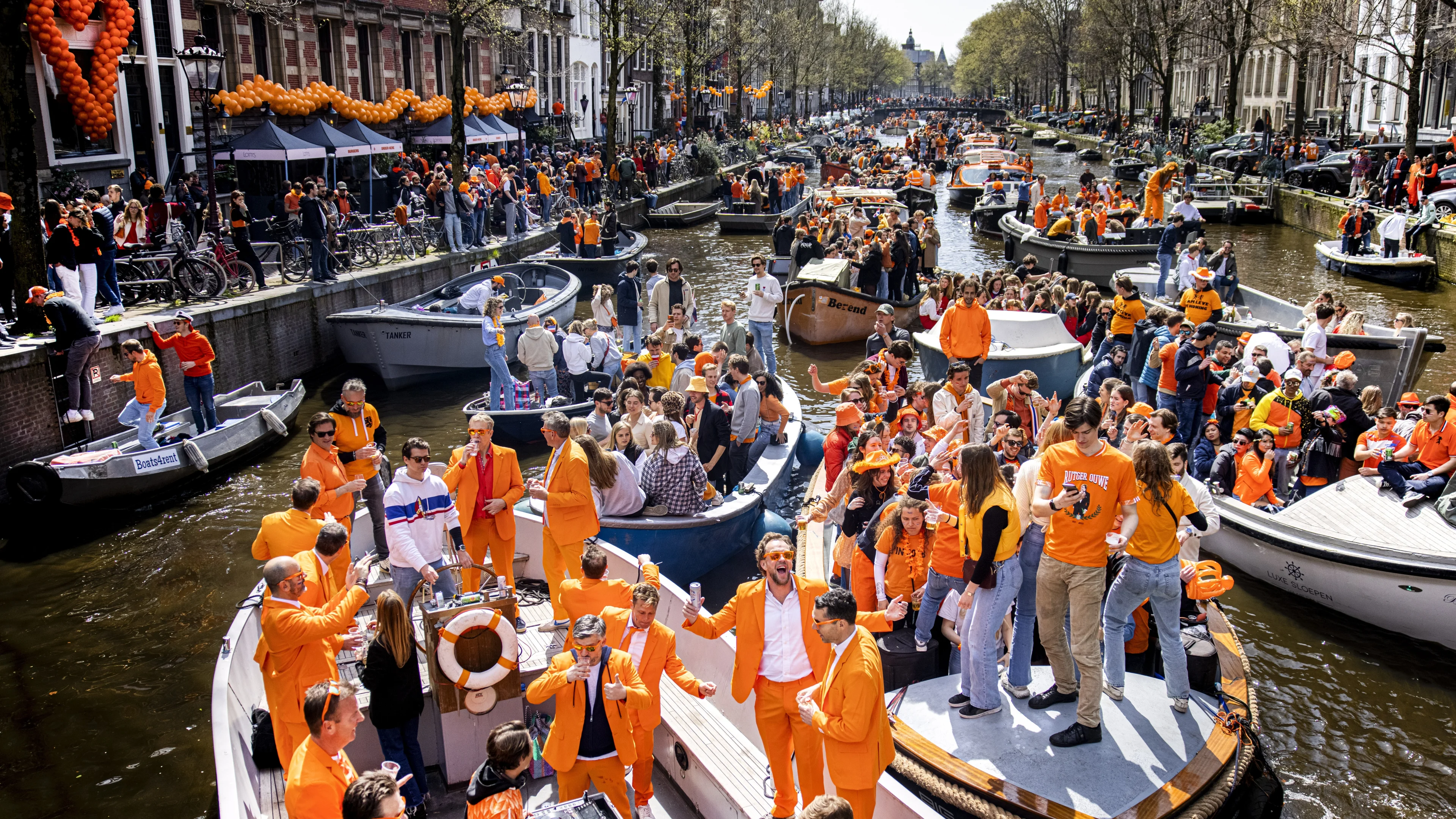Koningsdag vieren in Amsterdam? Gemeente zegt: kom niet hierheen
