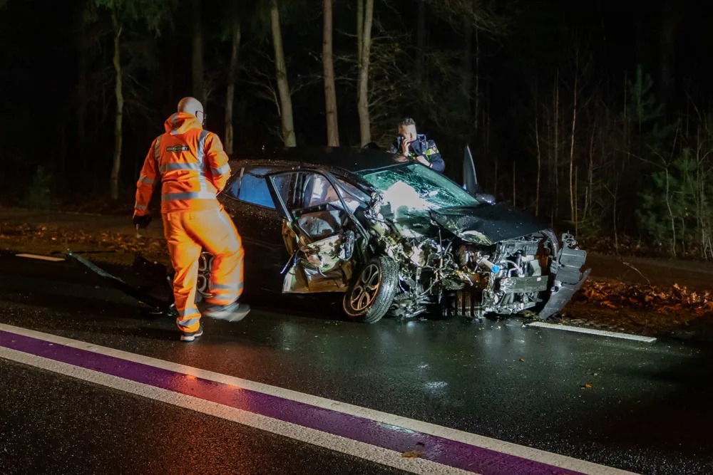 Vrouw (24) raakt gewond bij ernstig ongeval op N415 in Baarn