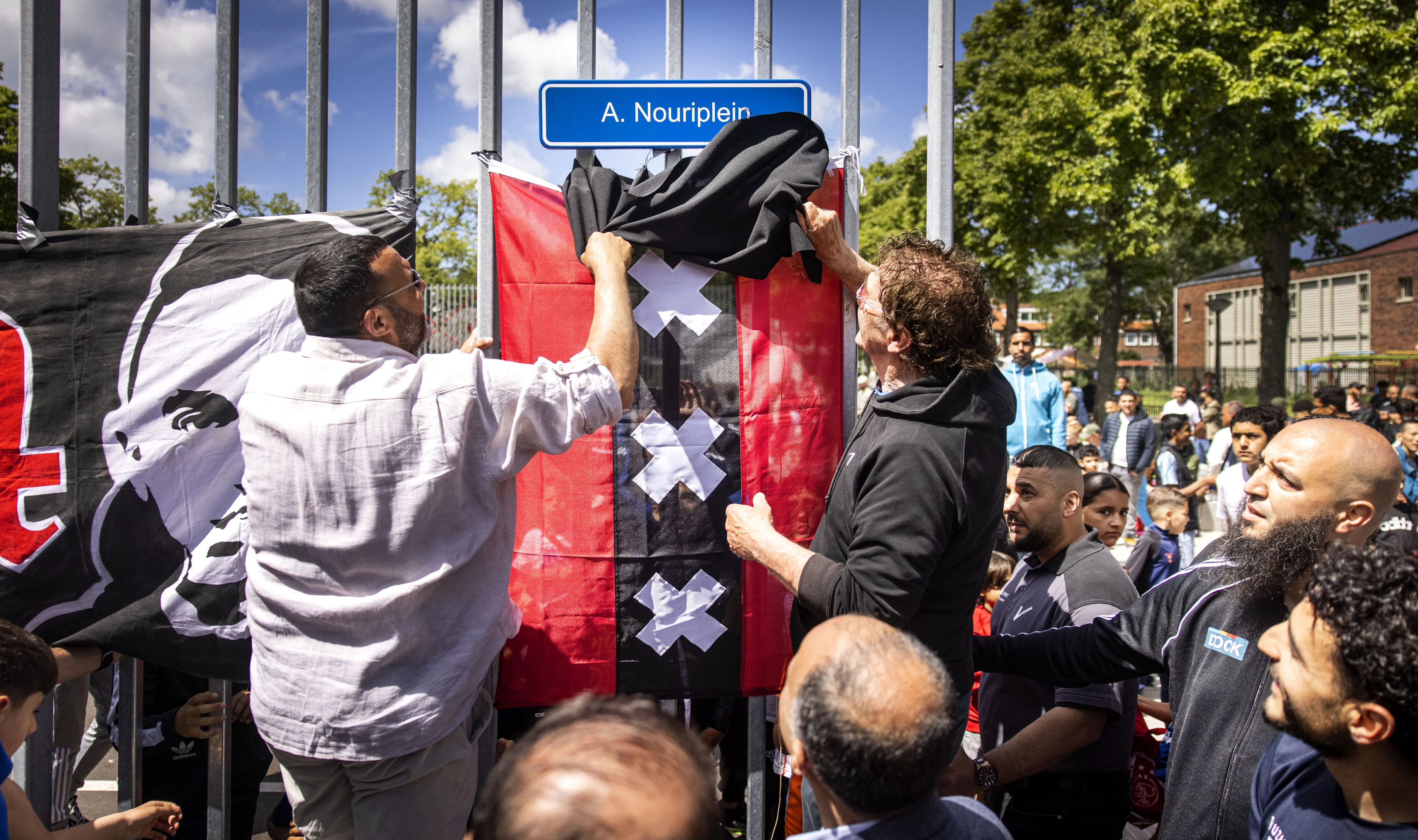 Amsterdam doopt voetbalplein om tot Abdelhak Nouriplein