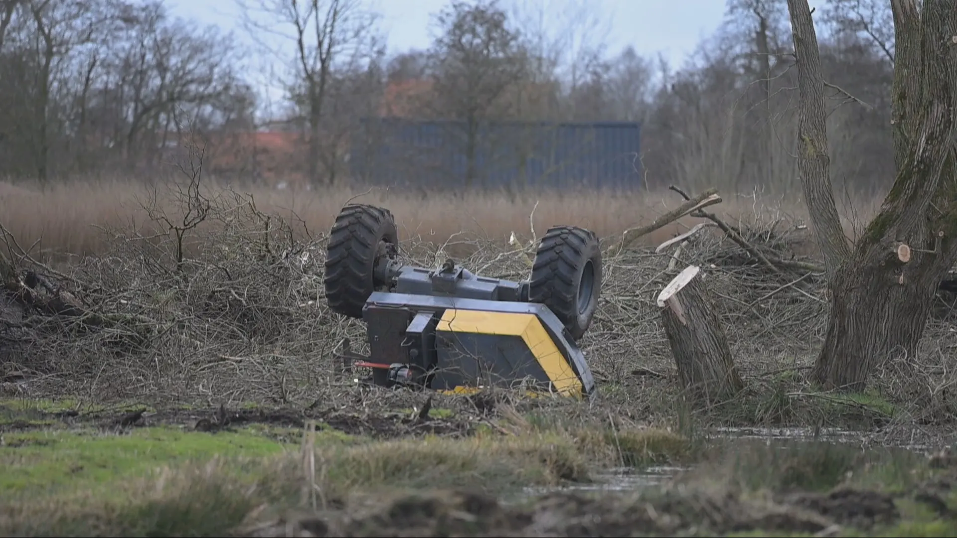 Graafmachine komt in sloot Woerdense Verlaat terecht, bestuurder overleden